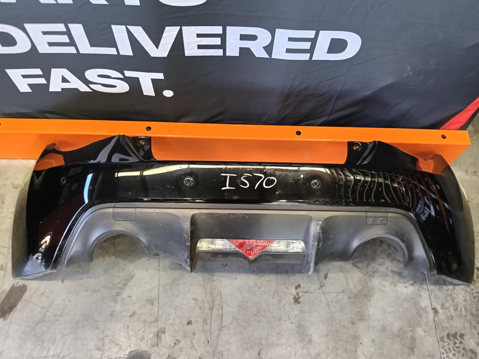 Used auto part listing image: 2018 SUBARU BRZ REAR BUMPER BUMPER FOGLAMP (CENTRE), Z1, 07/12-09/21 0000383628