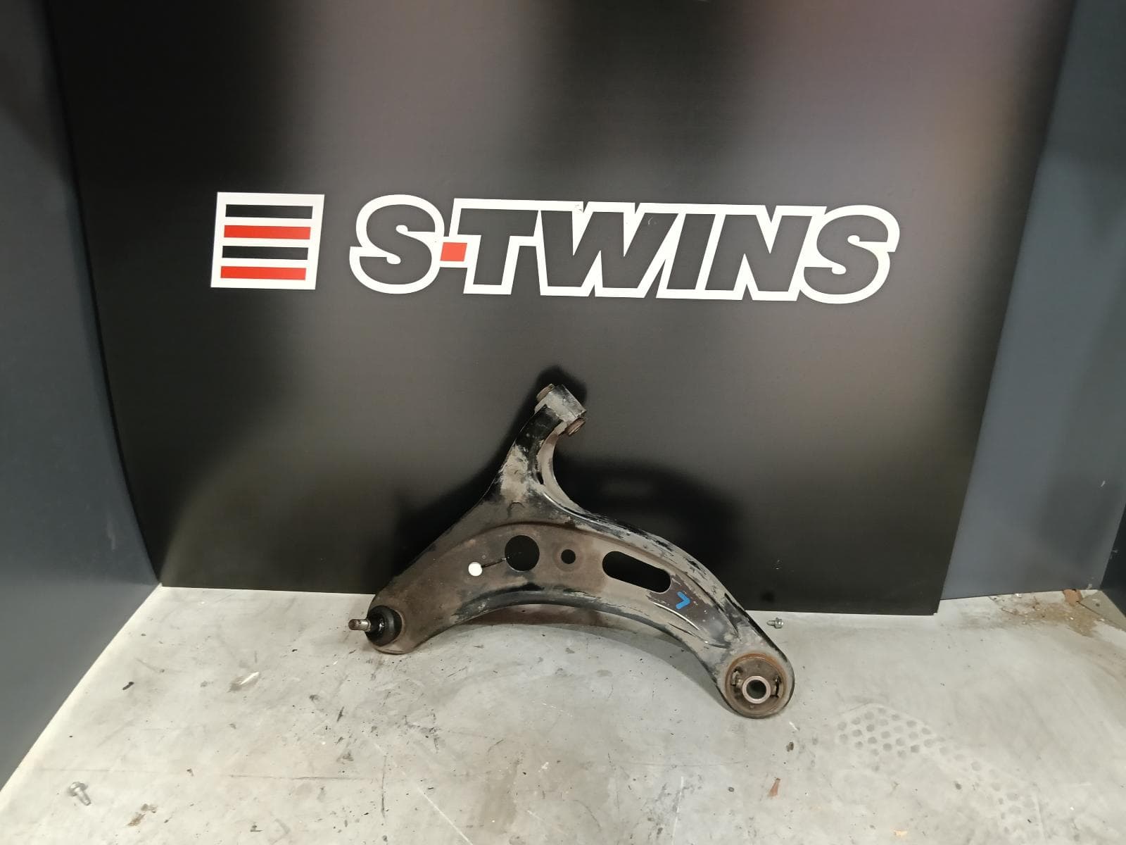 Used auto part listing image: 2018 SUBARU BRZ LEFT FRONT LOWER CONTROL ARM Z1, 07/12-09/21 0000383619