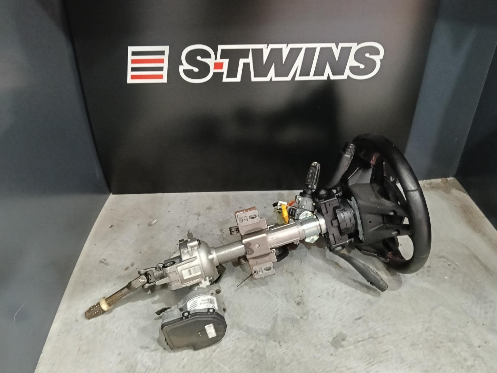 Used auto part listing image: 2021 HYUNDAI I30 STEERING COLUMN CN7, SEDAN, 10/20- 0000384299