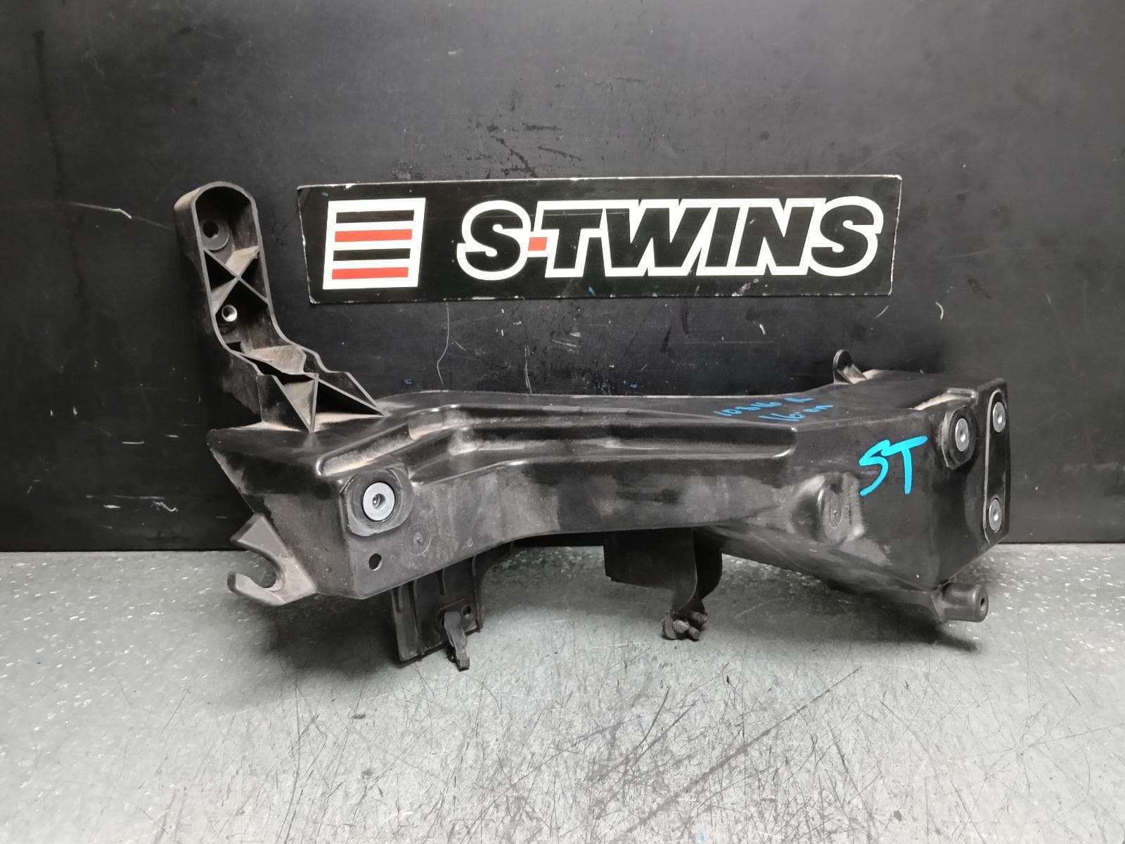 Used auto part listing image: 2017 JEEP GRANDCHEROKEE MISC BRACKET WK, 10/10-02/22 0000383581