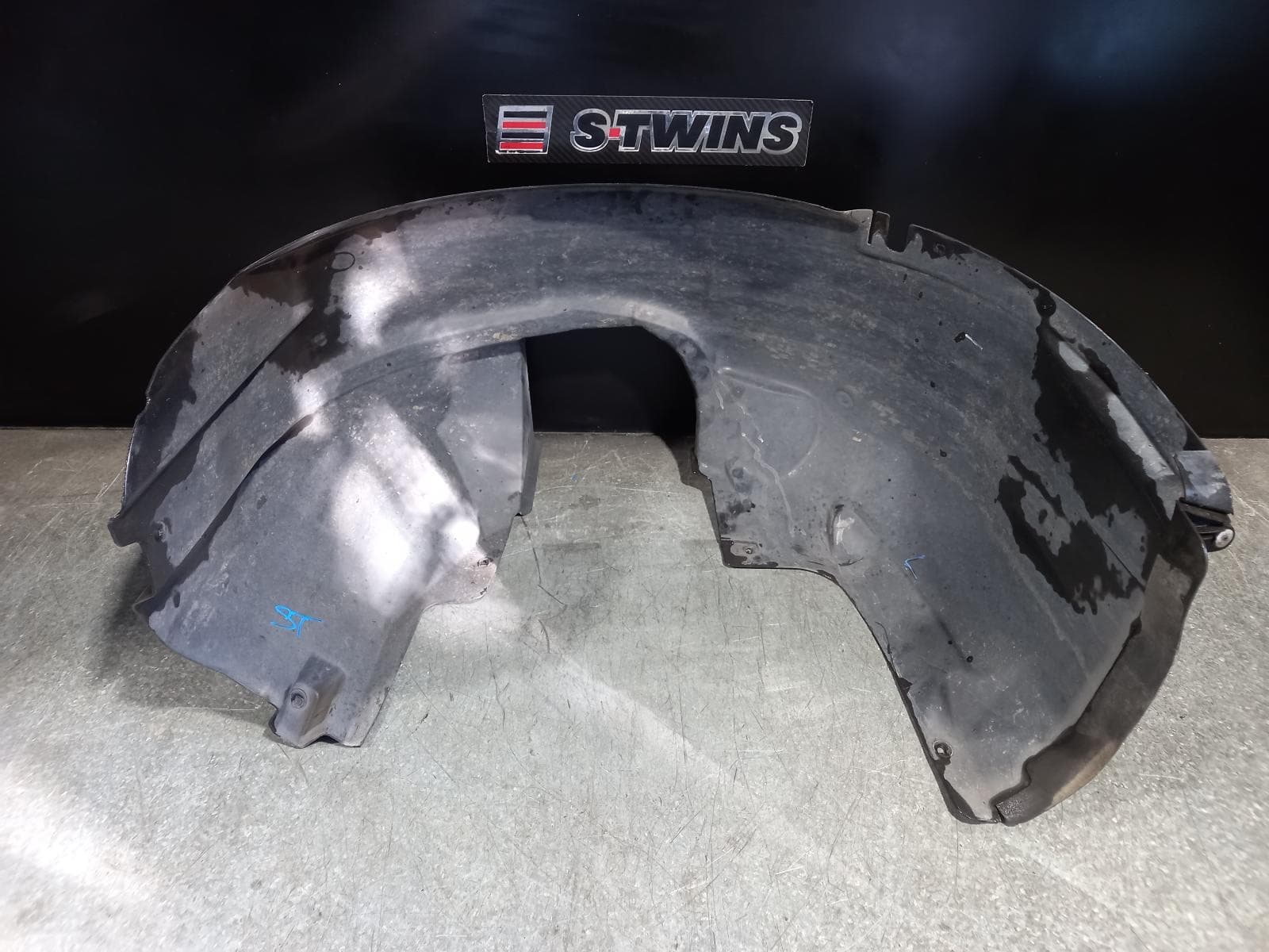 Used auto part listing image: 2015 ALFA ROMEO GIULIETTA LEFT GUARD LINER 940 SERIES, 01/11-12/20 0000220650