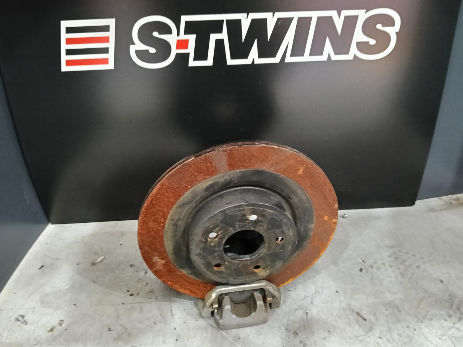 Used auto part listing image: 2022 MITSUBISHI OUTLANDER CALIPER RH REAR, 2WD, ZM, 08/21- 0000383715