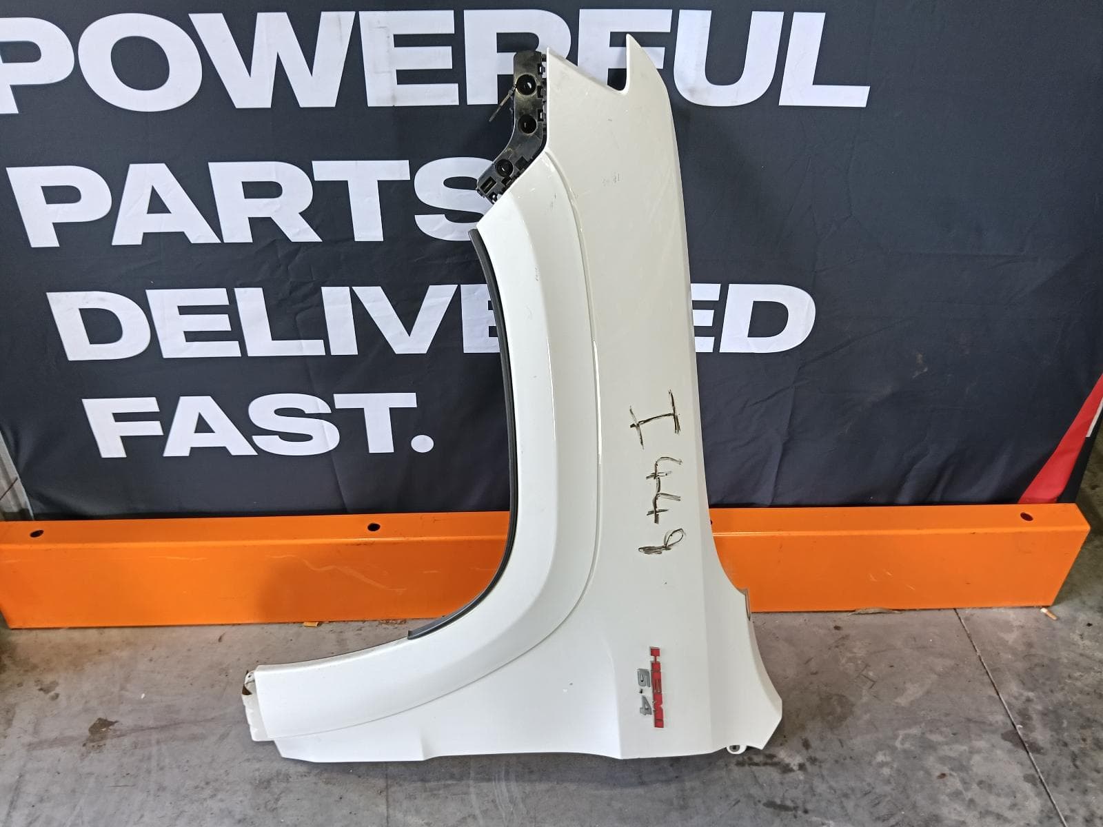 Used auto part listing image: 2014 JEEP GRANDCHEROKEE LEFT GUARD WK, SRT/SRT8, 04/13-02/22 0000383933