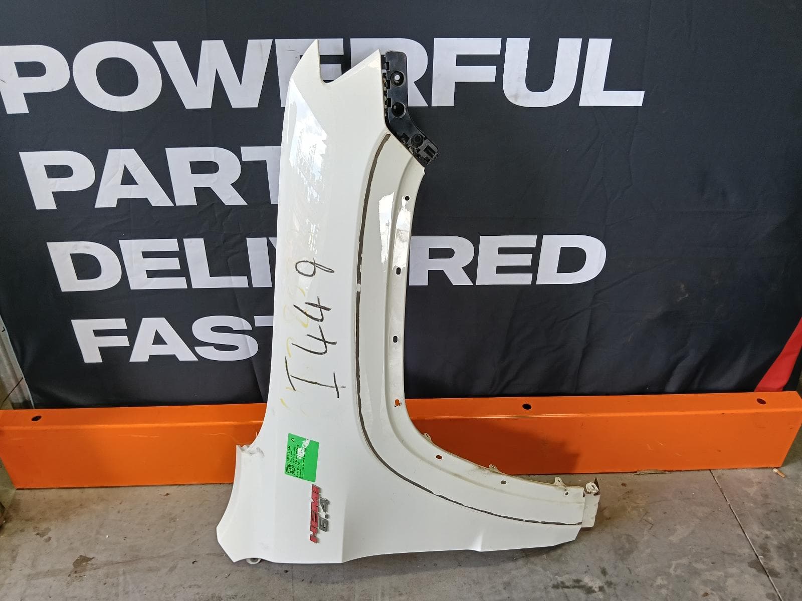 Used auto part listing image: 2014 JEEP GRANDCHEROKEE RIGHT GUARD WK, SRT/SRT8, 04/13-02/22 0000383934