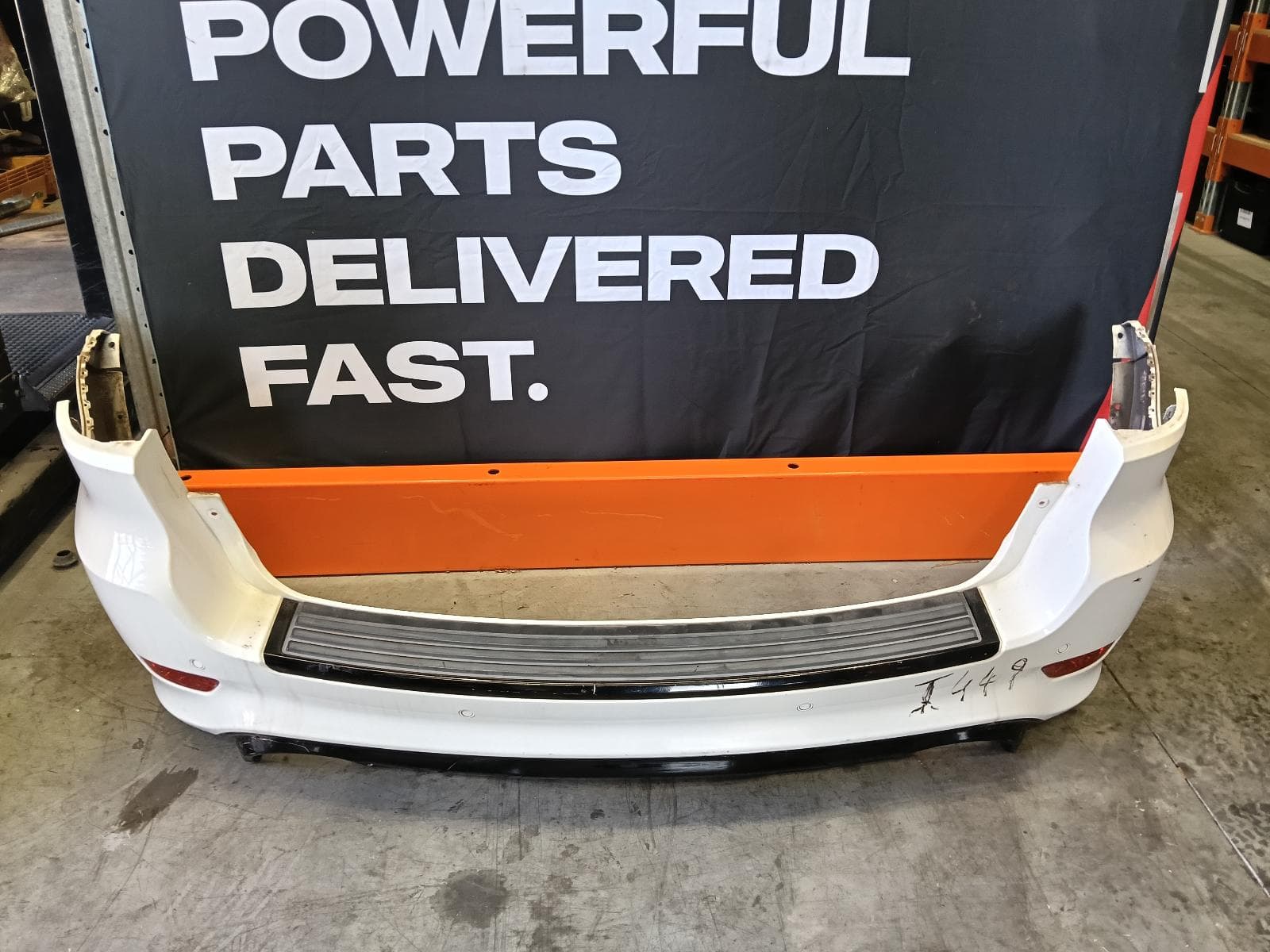 Used auto part listing image: 2014 JEEP GRANDCHEROKEE REAR BUMPER BUMPER BAR, W/ PARK SENSOR TYPE, WK, SRT8/SRT, 04/13-09/16 0000383943