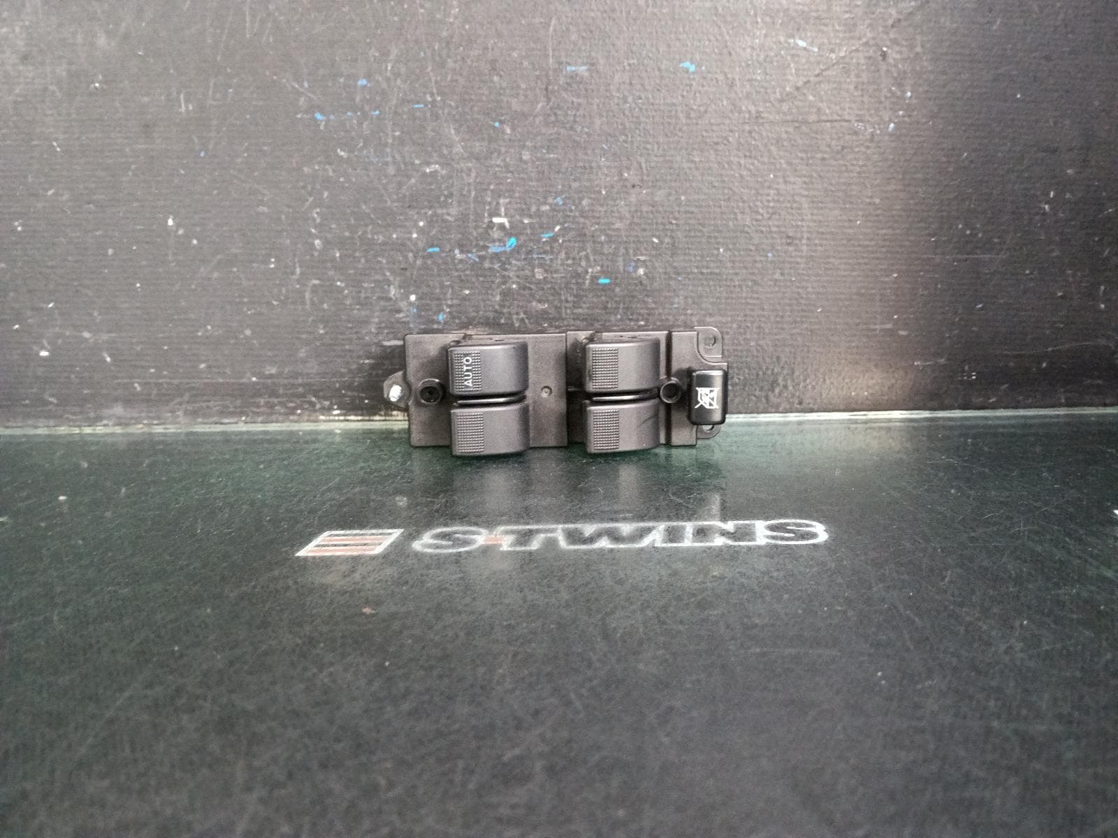 Used auto part listing image: 2020 MAZDA BT50 PWR DR WIND SWITCH RH FRONT (MASTER SWITCH), 4DR TYPE, UR, 06/15-06/20 0000385221