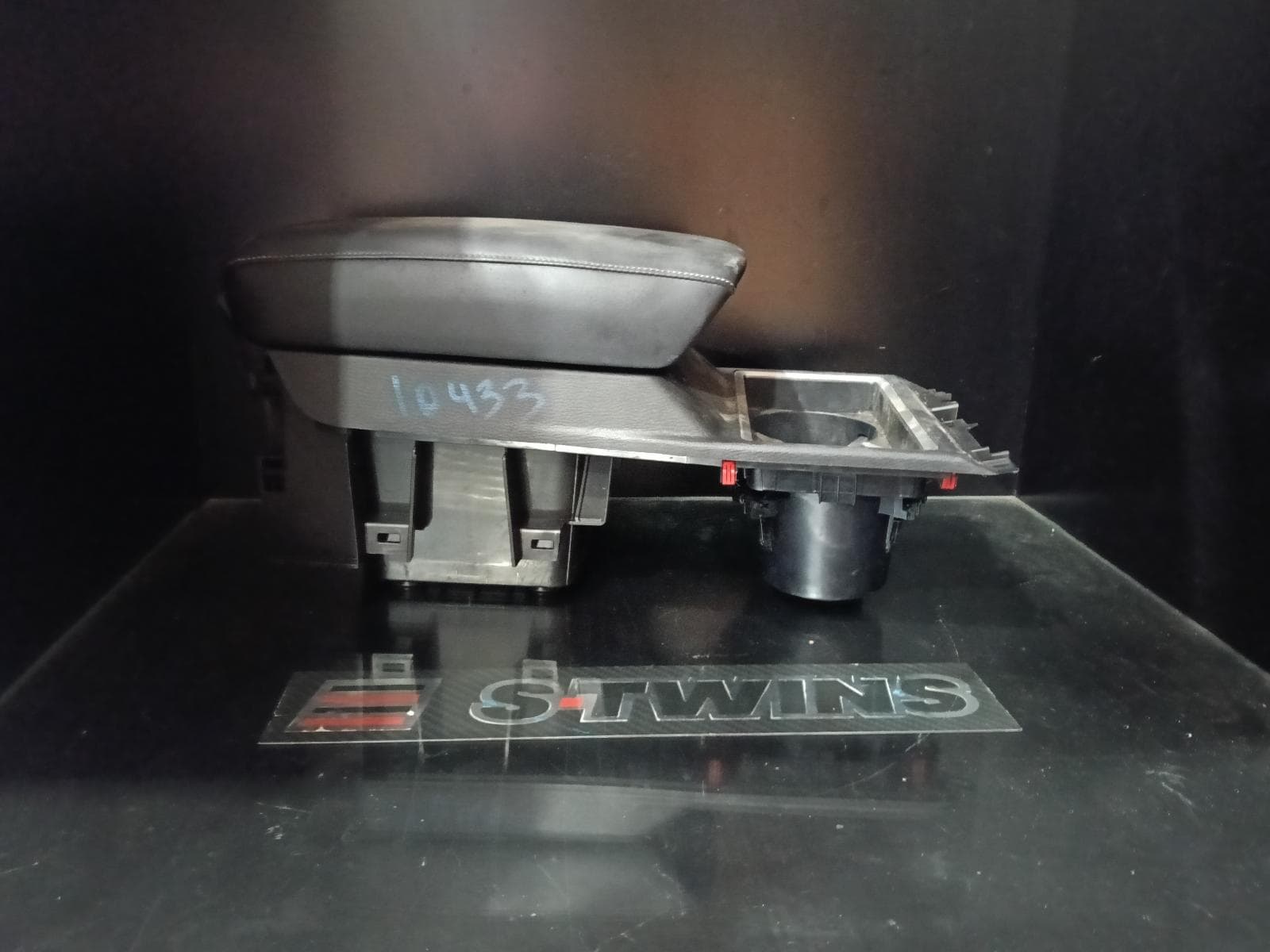 Used auto part listing image: 2022 MITSUBISHI OUTLANDER CONSOLE ZM, CONSOLE LID ONLY, BLACK, 08/21- 0000384254