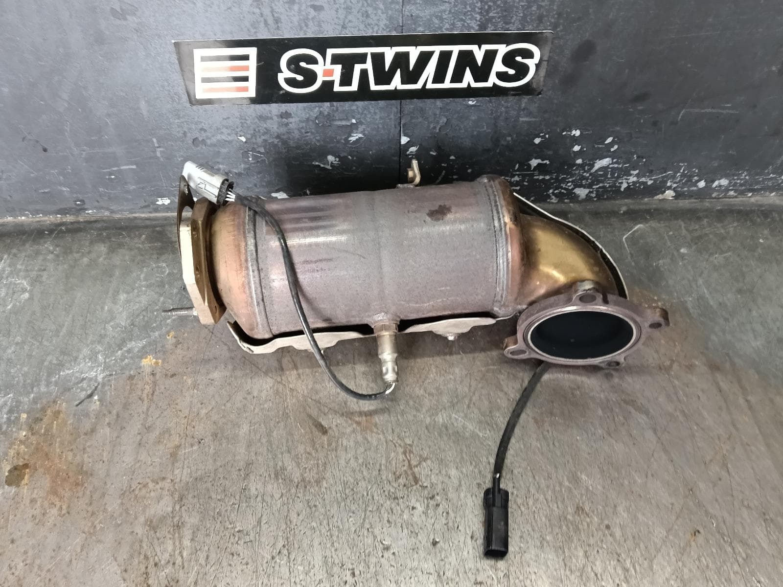 Used auto part listing image: 2018 HOLDEN EQUINOX CATALYTIC CONVERTER DOWNPIPE-CAT TYPE, 2.0, PETROL, EQ, 09/17-12/20 0000385431