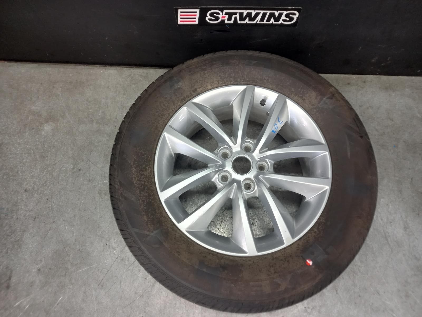 Used auto part listing image: NEW 2016 KIA SORENTO WHEEL MAG FACTORY, 17X7IN, Si, UM, 03/15-08/17 0000384548
