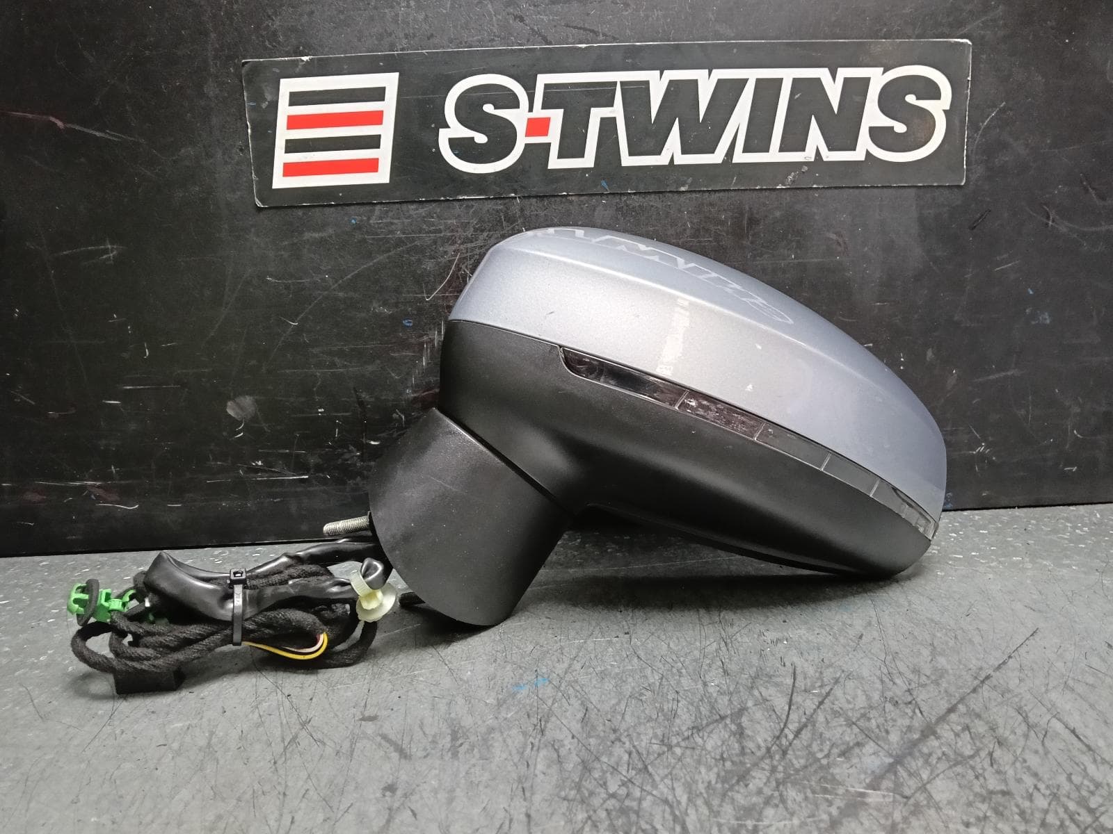 Used auto part listing image: 2018 AUDI A1 LEFT DOOR MIRROR 8X, A1, NON POWER FOLDING TYPE, 12/10-10/18 0000385021