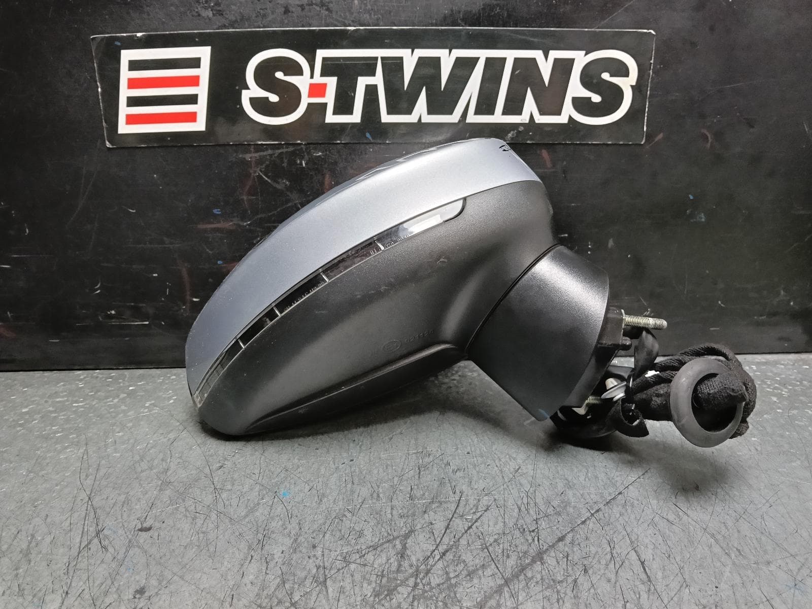 Used auto part listing image: 2018 AUDI A1 RIGHT DOOR MIRROR 8X, A1, NON POWER FOLDING TYPE, 12/10-10/18 0000385022