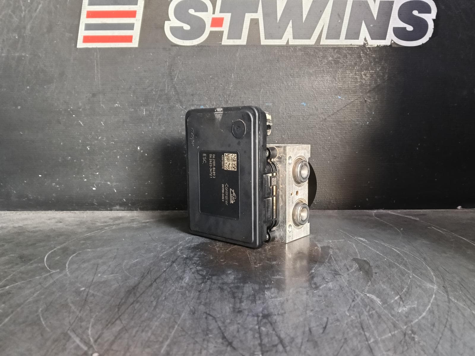 Used auto part listing image: 2020 NISSAN NAVARA ABS PUMP MODULATOR NP300, P/N 476604JD4D, 04/15- 0000385773