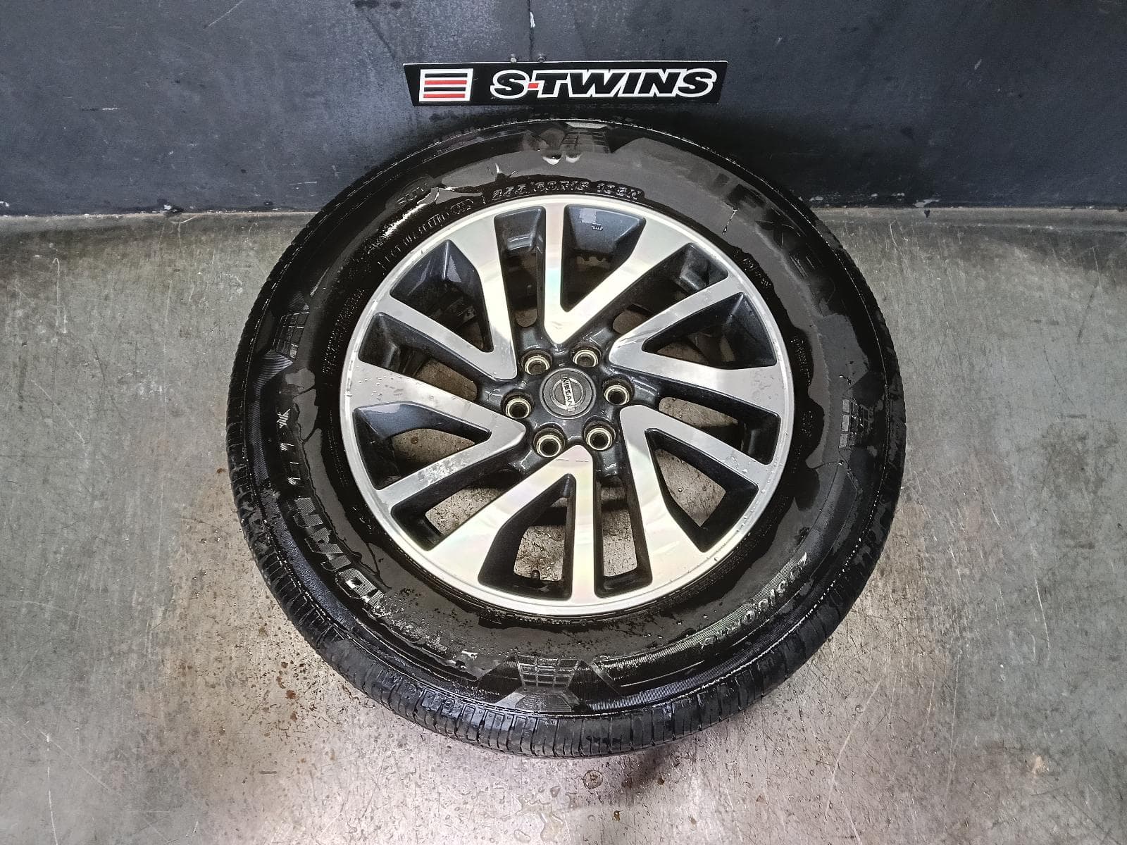 Used auto part listing image: 2020 NISSAN NAVARA WHEEL MAG NP300, FACTORY, 18X7IN, 6 TWIN SPOKE, SILVER, ST-X, 04/15-11/20 0000385613