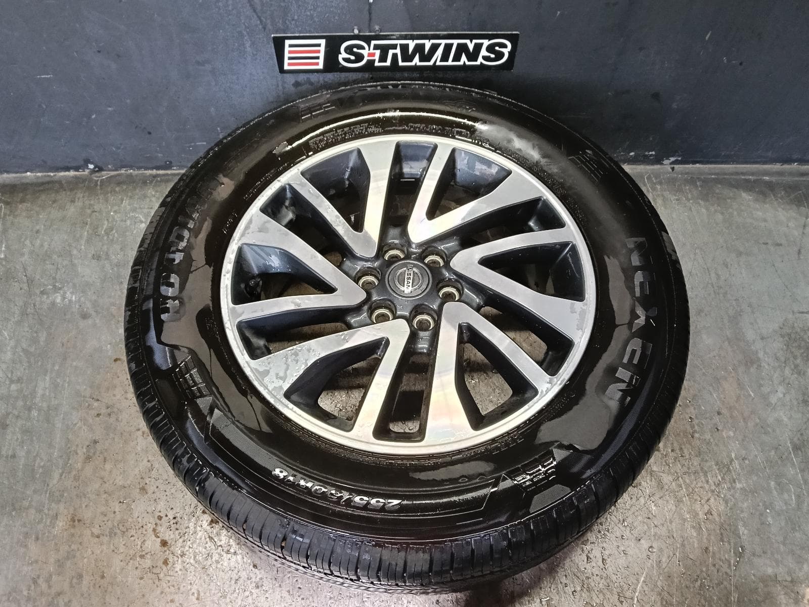 Used auto part listing image: 2020 NISSAN NAVARA WHEEL MAG NP300, FACTORY, 18X7IN, 6 TWIN SPOKE, SILVER, ST-X, 04/15-11/20 0000385614