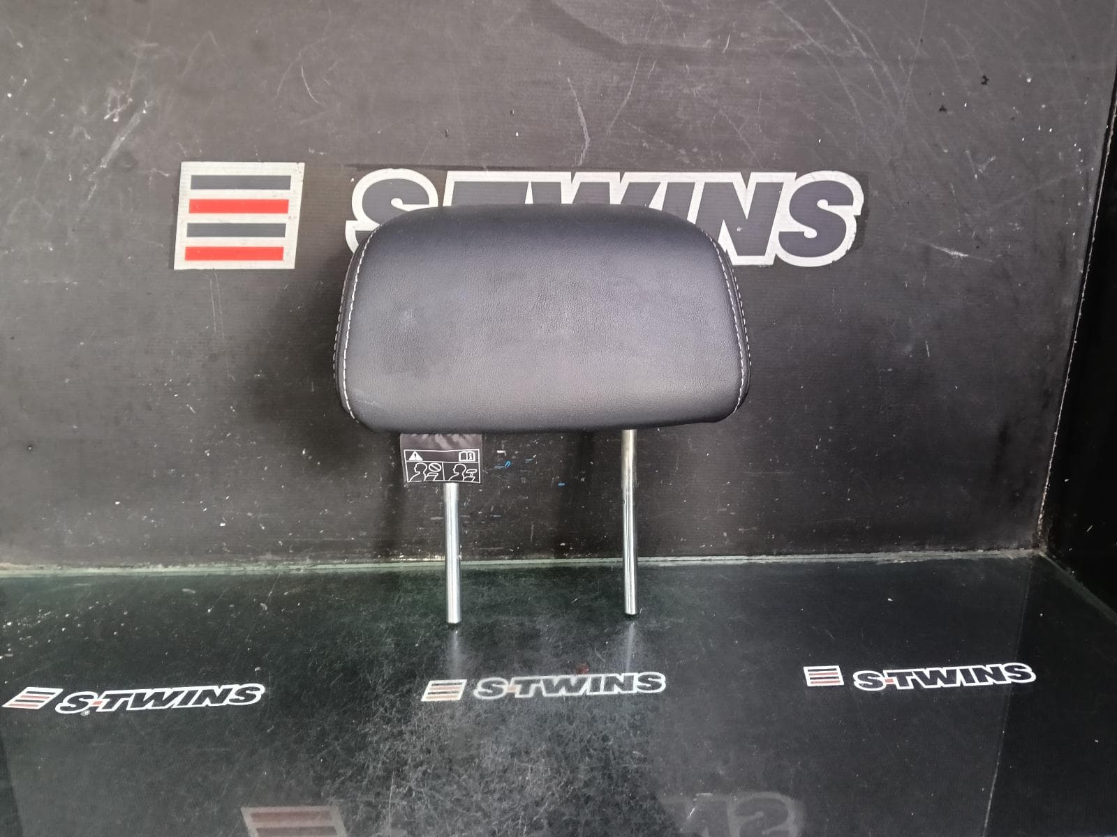 Used auto part listing image: 2014 SUBARU FORESTER HEADREST RH REAR, LEATHER, SJ, 01/13-08/18 0000386058