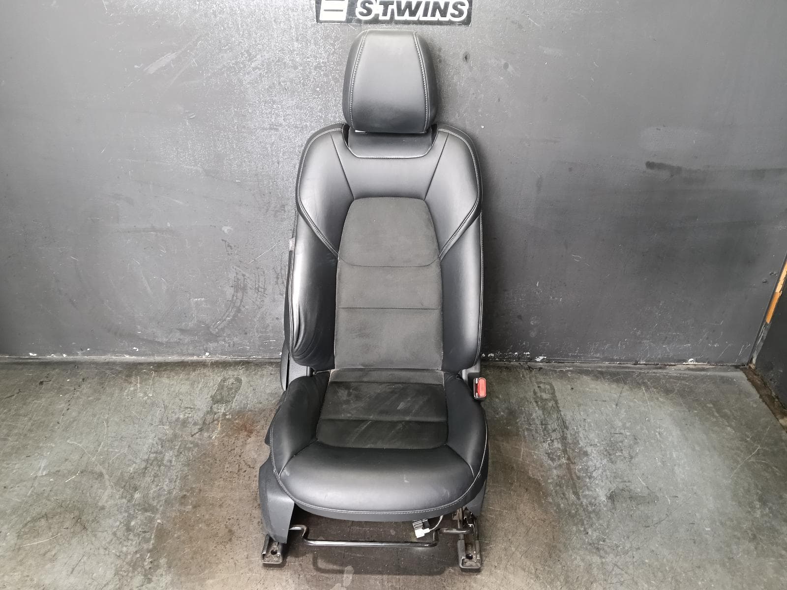 Used auto part listing image: 2018 MAZDA CX5 FRONT SEAT RH FRONT, KF, MAZTEX/SUEDE, TOURING, 02/17- 0000386804