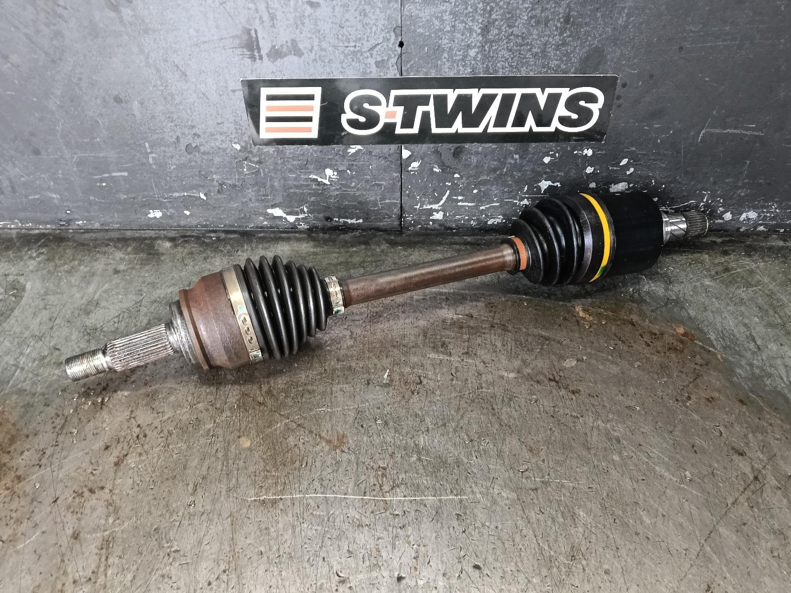 Used auto part listing image: 2016 MITSUBISHI OUTLANDER LEFT DRIVESHAFT FRONT, AWD, PETROL, 2.4, ZJ-ZL, 11/12-07/21 0000386687