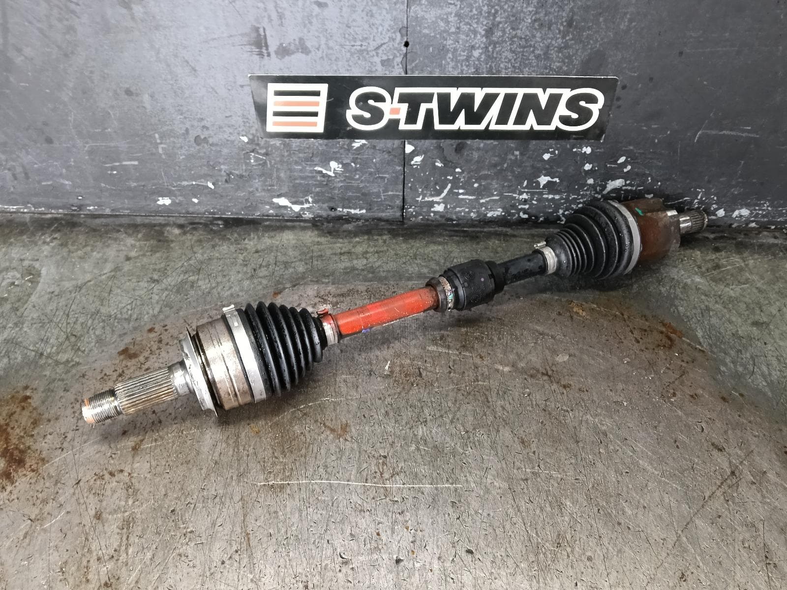 Used auto part listing image: 2018 HONDA CIVIC LEFT DRIVESHAFT AUTO T/M, PETROL, 1.8, 10TH GEN, 05/16-08/21 0000386709