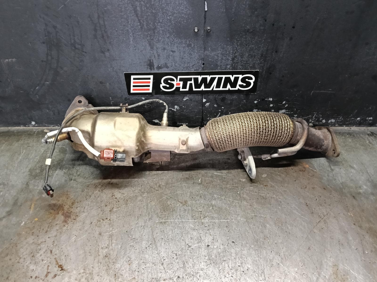Used auto part listing image: 2017 FORD ESCAPE CATALYTIC CONVERTER DOWNPIPE-CAT TYPE, 2.0, PETROL, ZG, 09/16-05/20 0000386863
