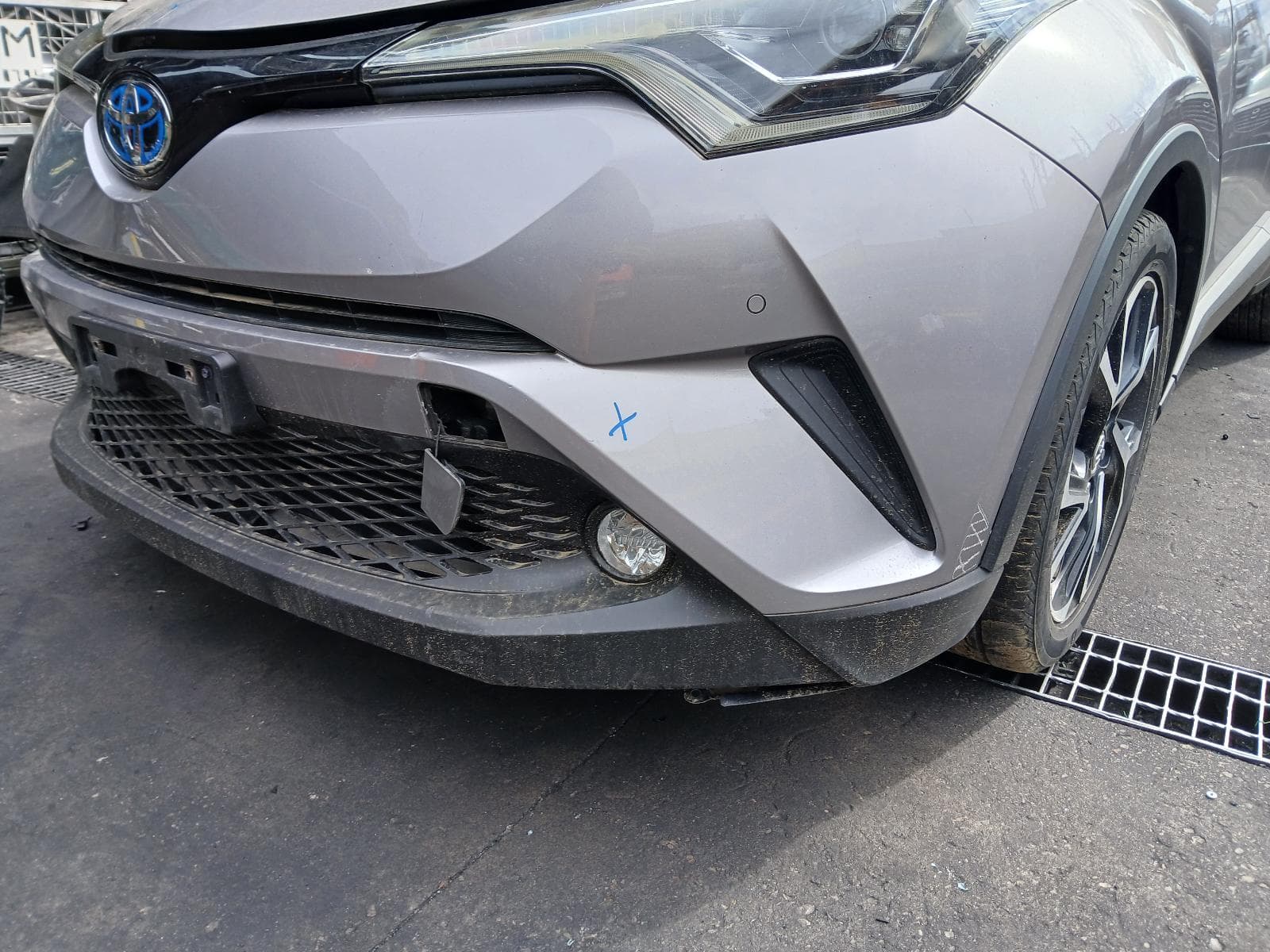 2017 TOYOTA C-HR 9