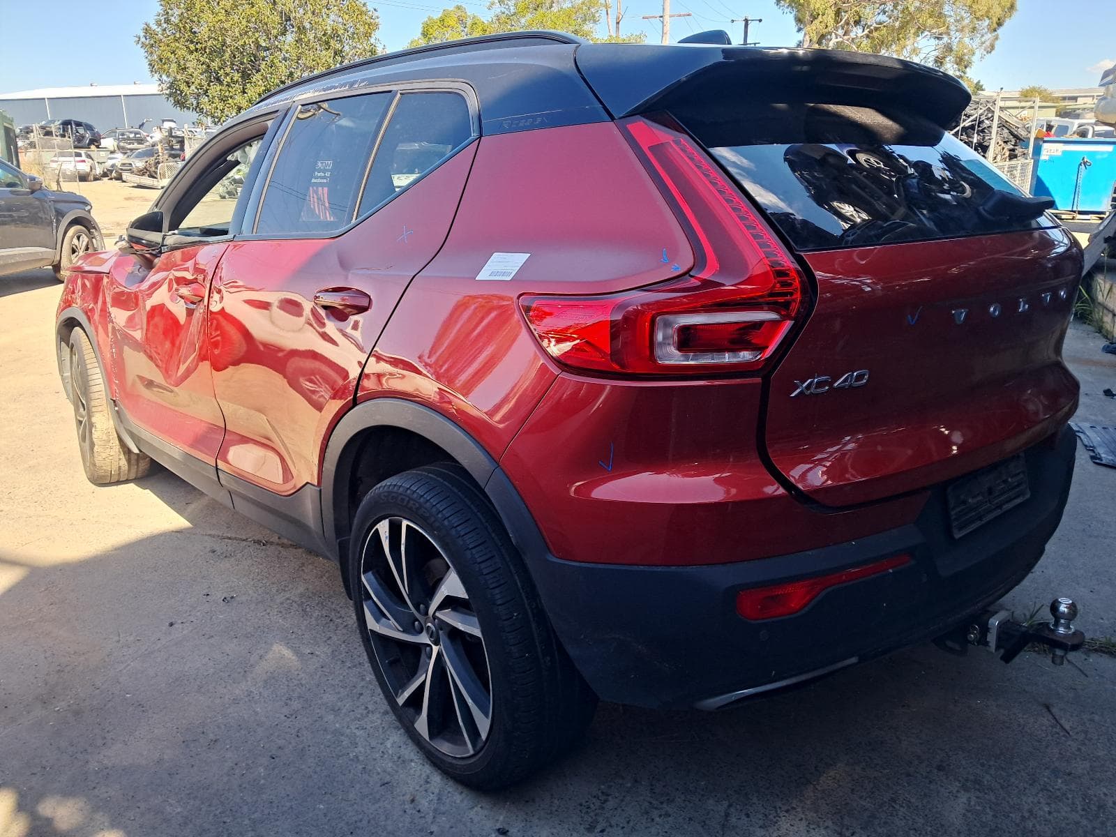 2020 VOLVO XC40 3