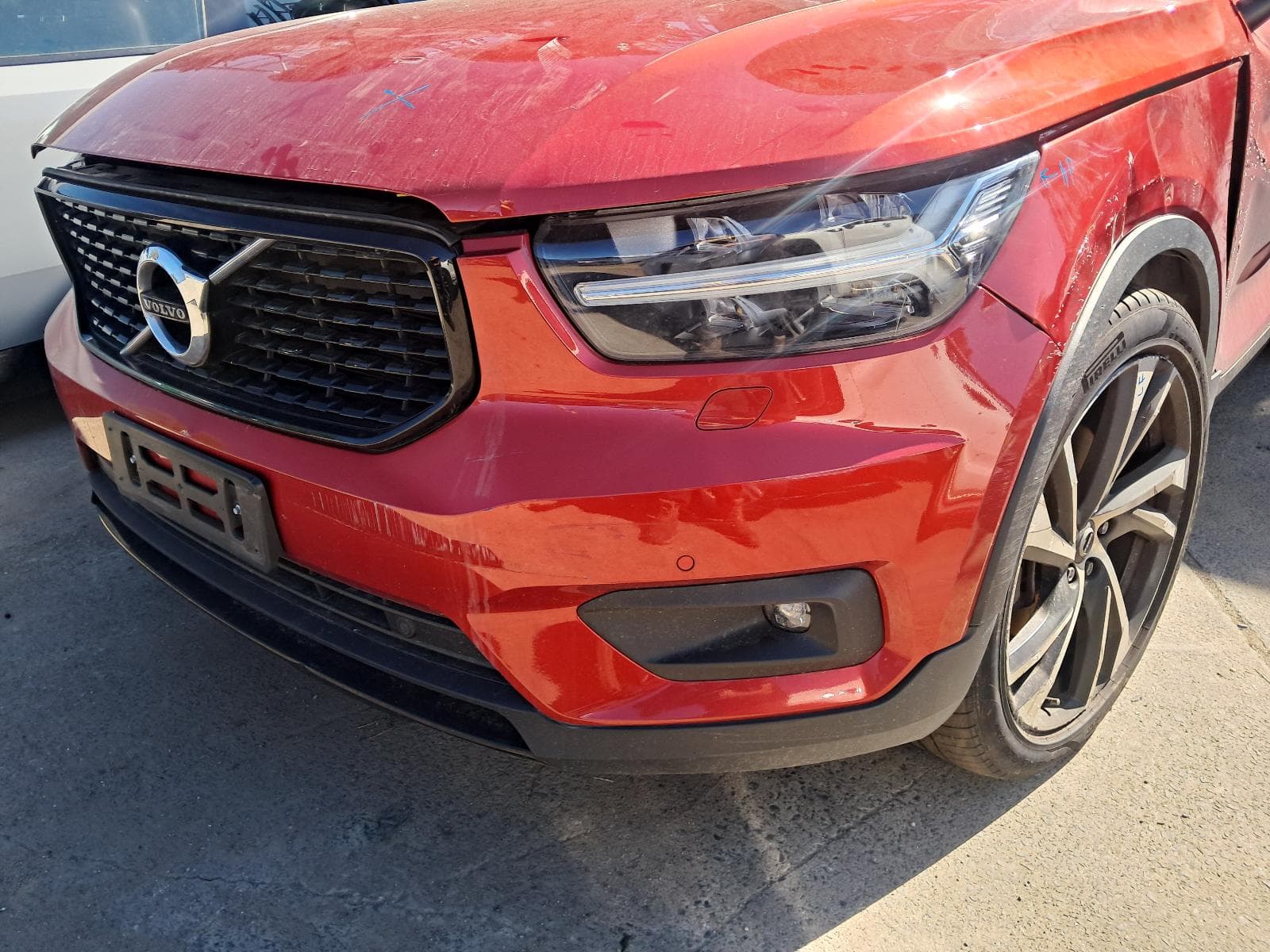 2020 VOLVO XC40 9