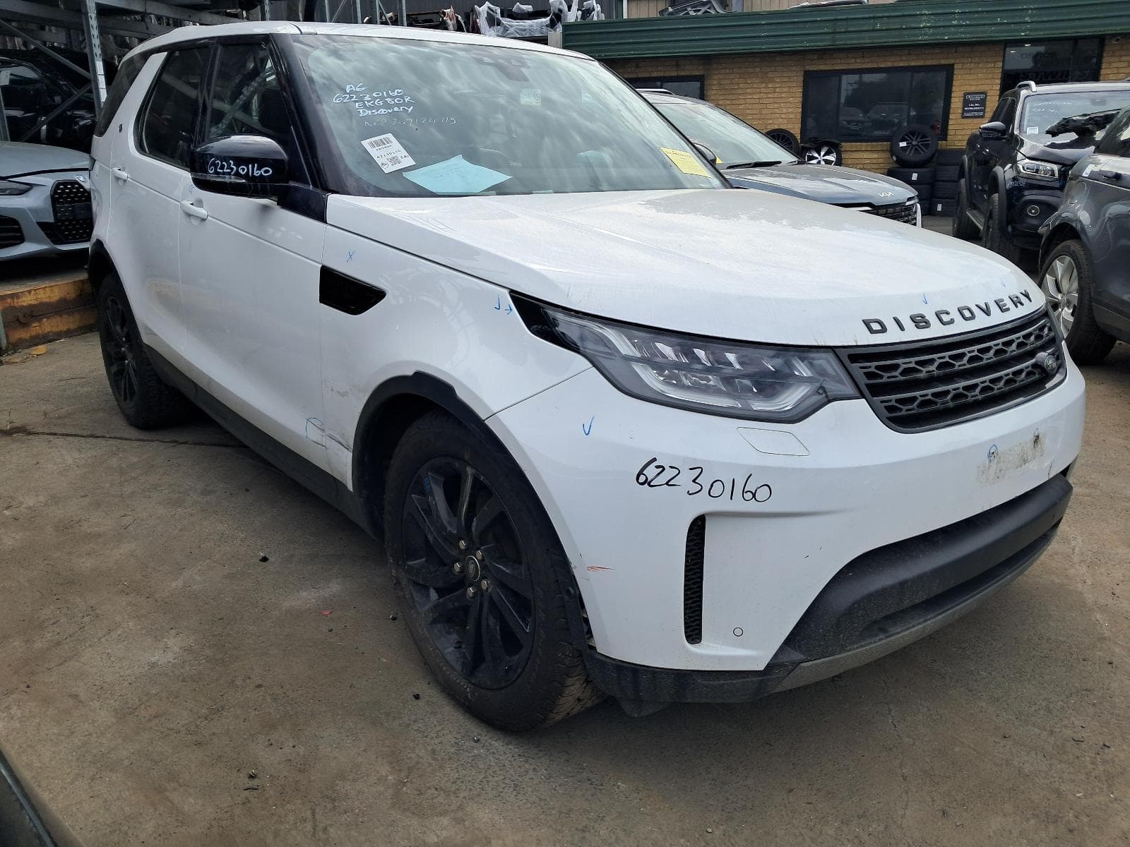 Featured wrecking vehicle: 2020 LAND ROVER DISCOVERY (stock 10672)
