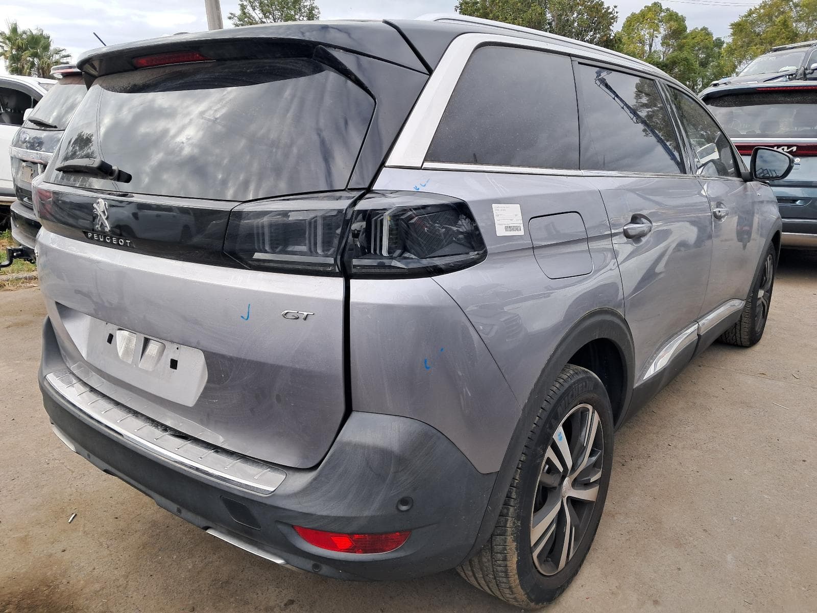 2021 PEUGEOT 5008 3