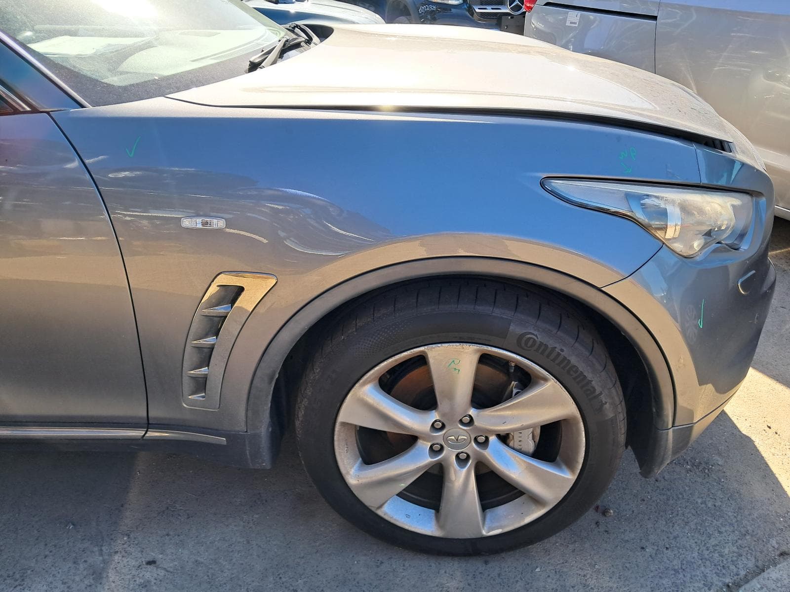 2014 INFINITI QX70 11
