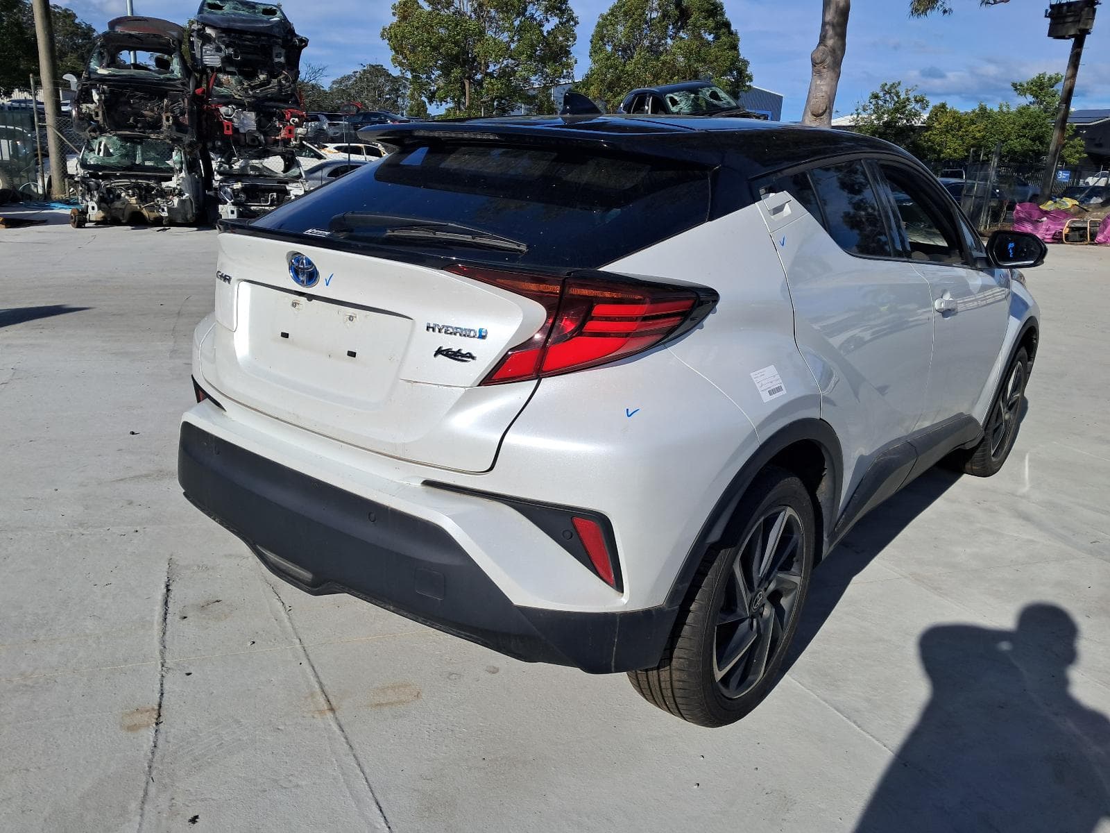2023 TOYOTA C-HR 3