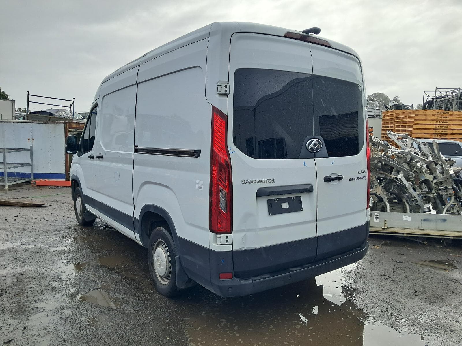 2025 LDV DELIVER 9 4