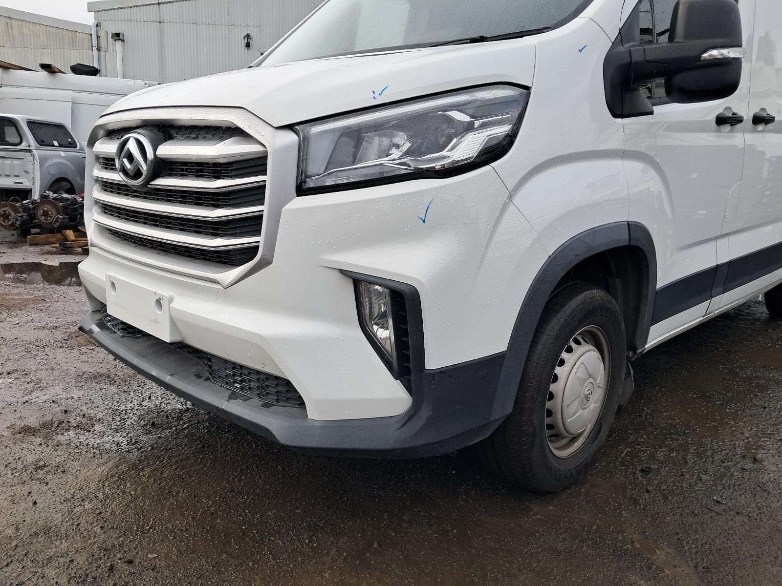 2025 LDV DELIVER 9 8