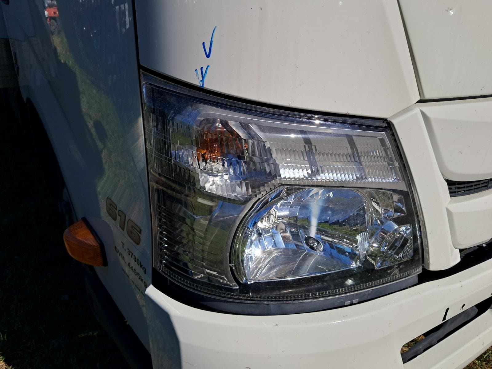 2021 HINO 300 6