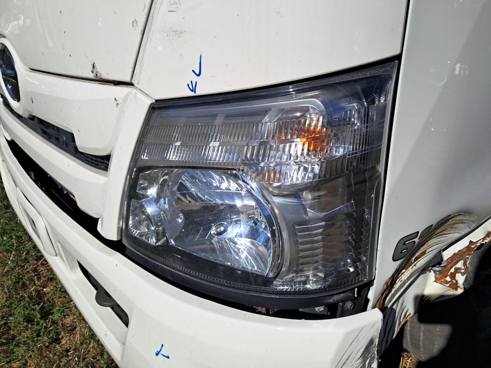 2021 HINO 300 7