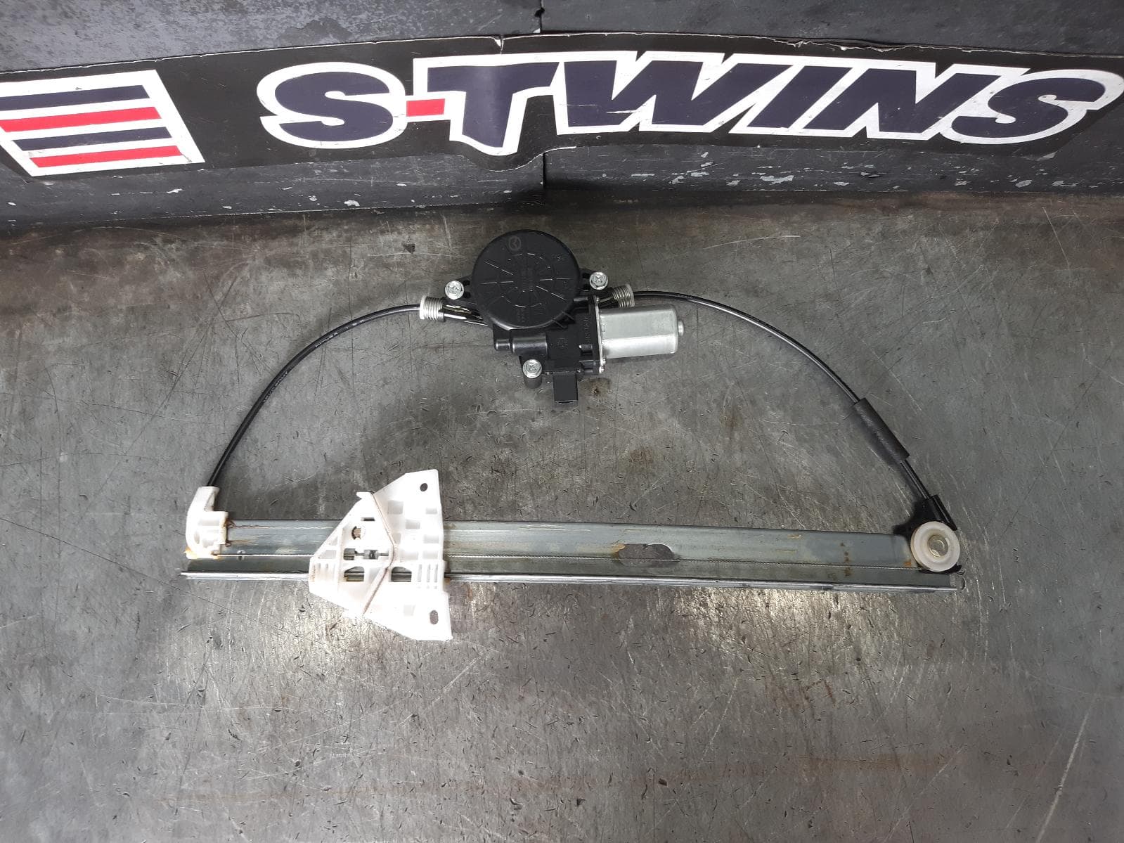 Used auto part listing image: 2011 Mazda 6 Left Front Window Reg Motor 0000229026