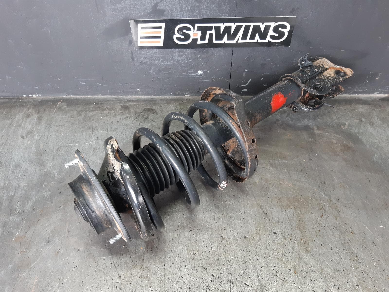 Used auto part listing image: 2010 SUBARU TRIBECA LEFT FRONT STRUT B9, 06/09-01/14 0000361448