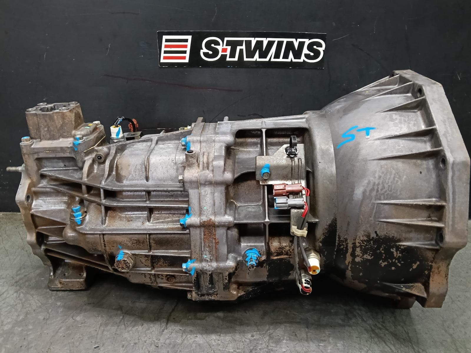 Used auto part listing image: 2011 ISUZU DMAX TRANS GEARBOX MANUAL, 4WD, DIESEL, 3.0, 4JJ1, TURBO, NO TRANSFER CASE, PULL CLUTCH TYPE, RA, 10/08-05/12 0000406583
