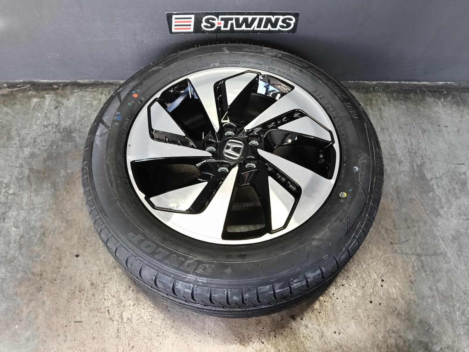 Used auto part listing image: NEW 2016 HONDA CRV WHEEL MAG FACTORY, 18X7IN, RM, 11/12-04/17 0000412806