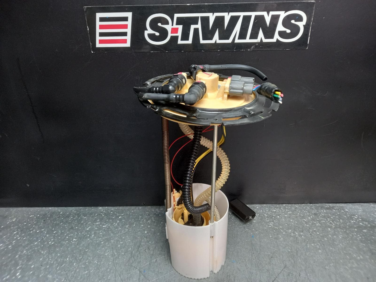 Used auto part listing image: 2020 NISSAN NAVARA FUEL PUMP NP300, 05/15-01/26 0000373633