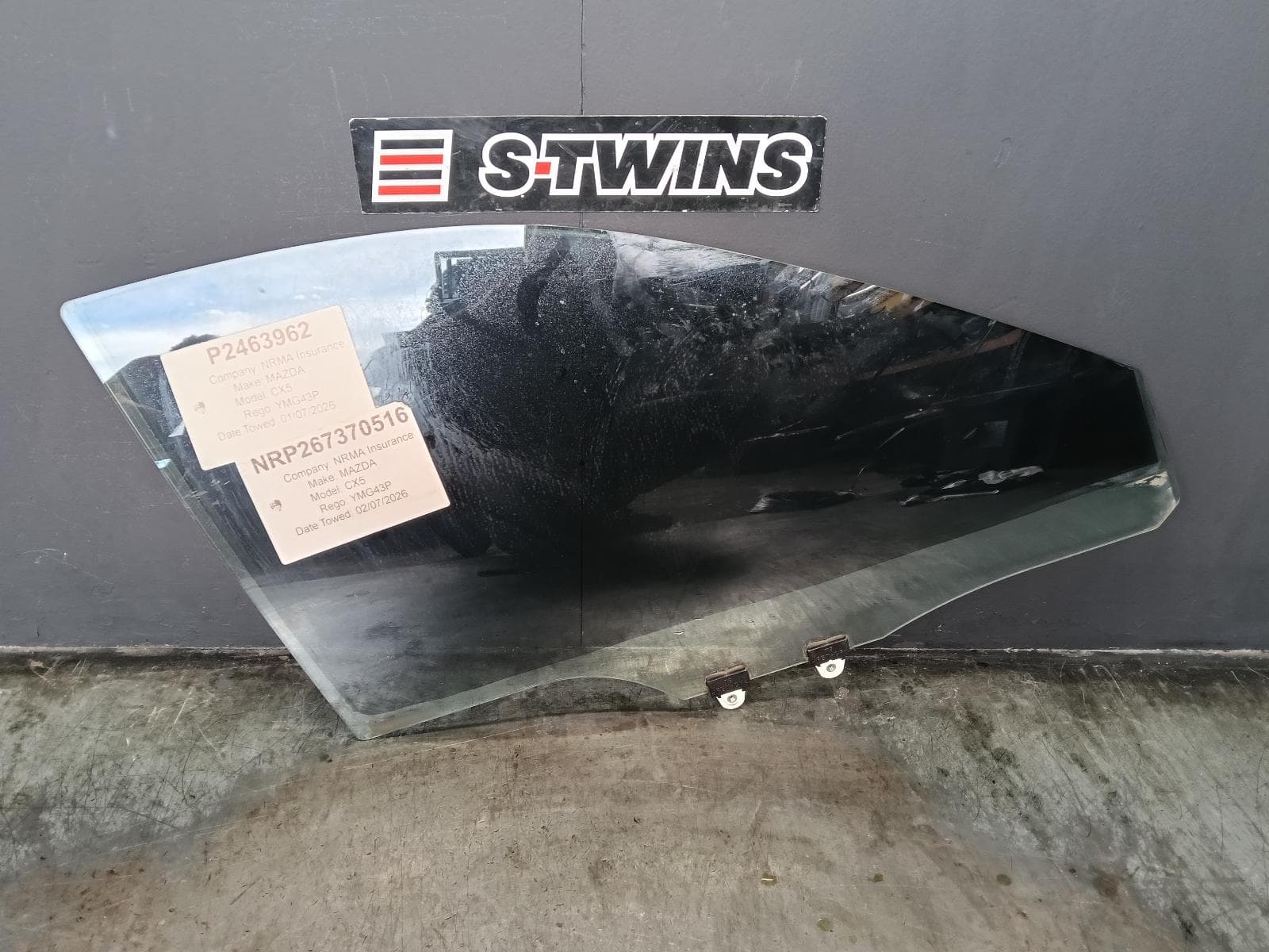 Used auto part listing image: 2017 MAZDA CX5 RIGHT FRONT DOOR WINDOW KF, LAMINATED TYPE, 02/17-03/26 0000412714