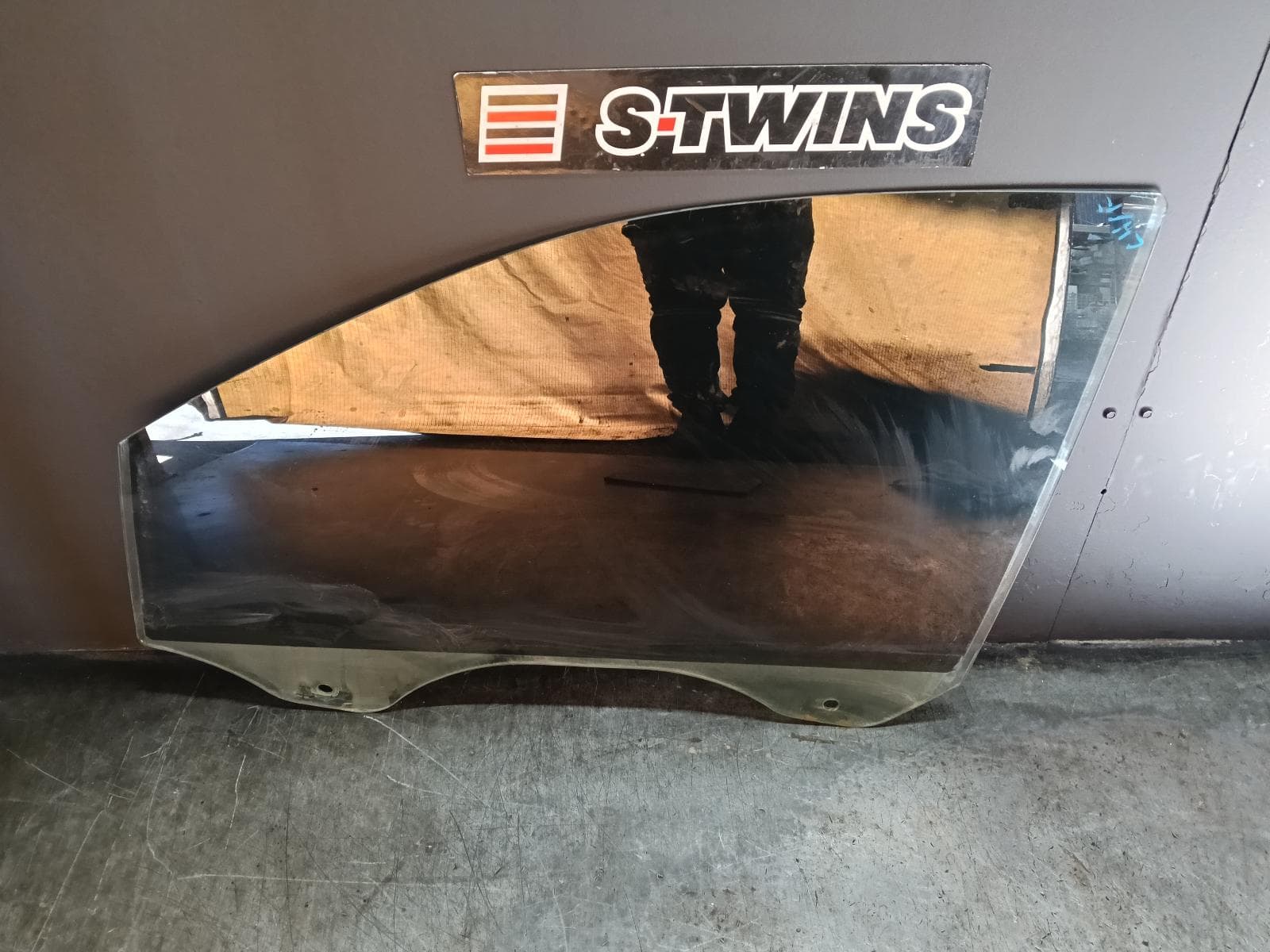Used auto part listing image: 2014 FORD RANGER LEFT FRONT DOOR WINDOW PX, DUAL CAB, TEMPERED TYPE, 06/11-04/22 0000412193