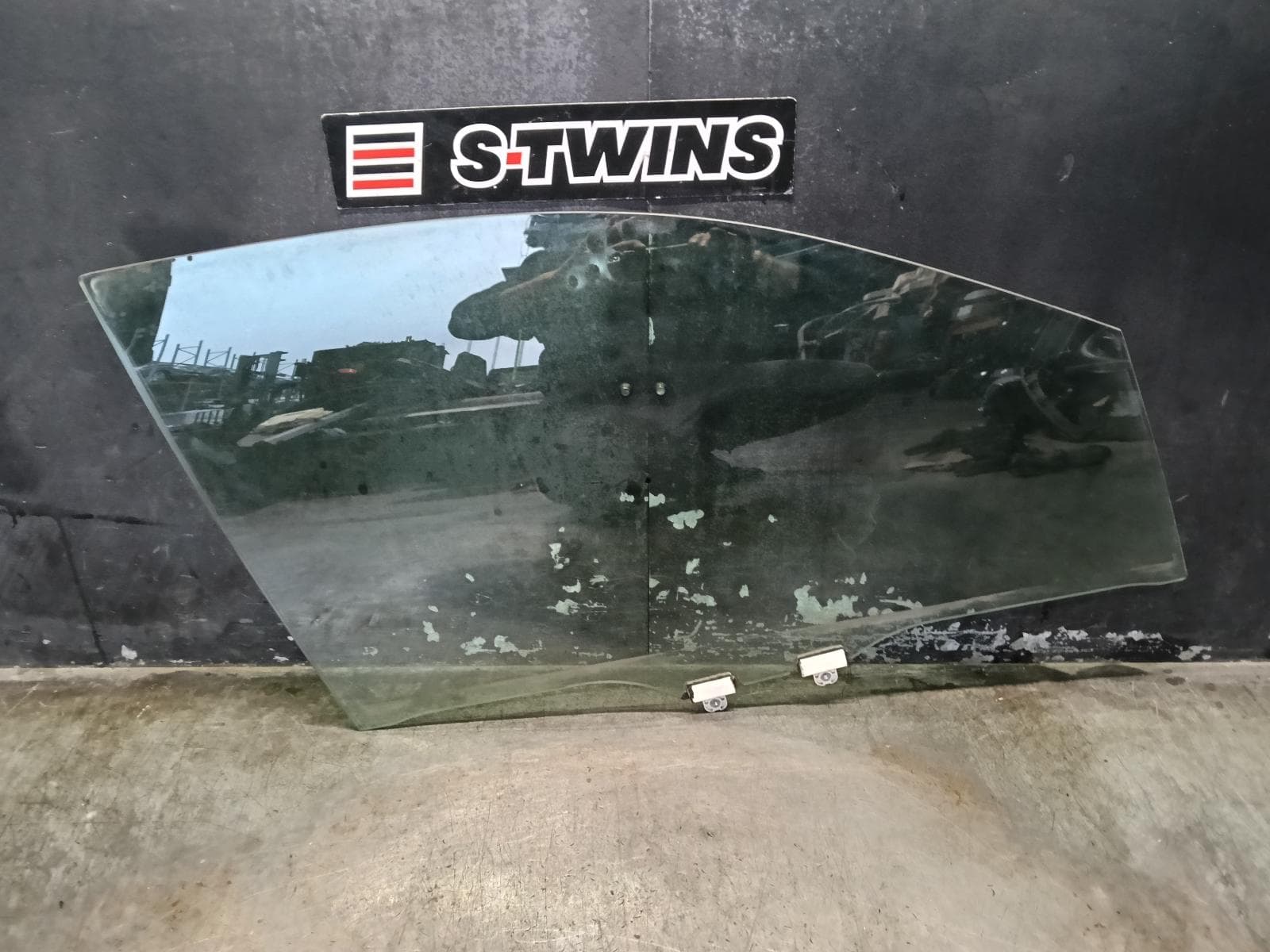 Used auto part listing image: 2021 SUBARU OUTBACK RIGHT FRONT DOOR WINDOW 7TH GEN, 12/20-07/25 0000408627