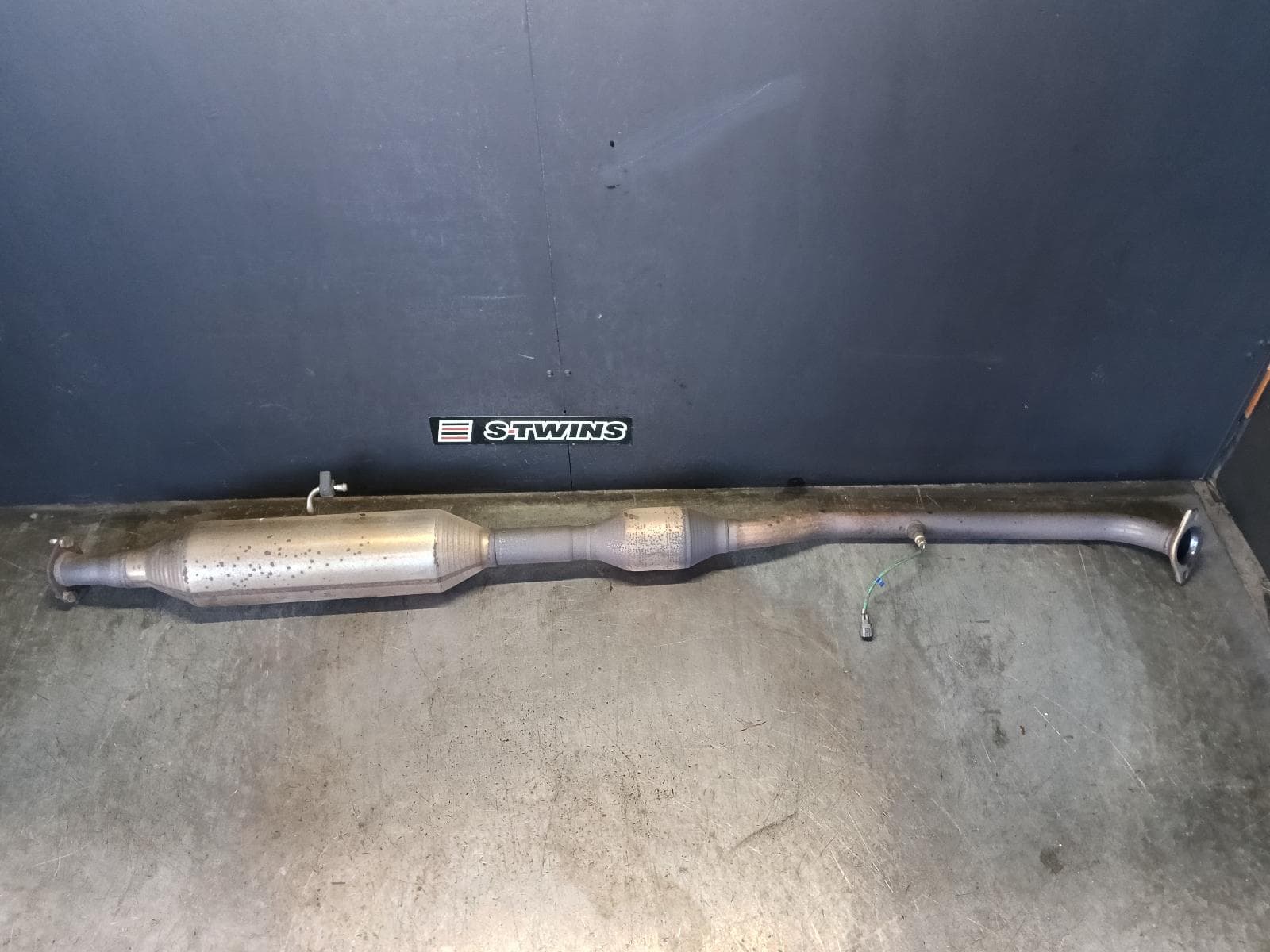 Used auto part listing image: 2014 TOYOTA CAMRY CATALYTIC CONVERTER UNDER CAR-CAT TYPE, 2.5, PETROL, NON HYBRID, ASV50, 11/11-05/15 0000414137