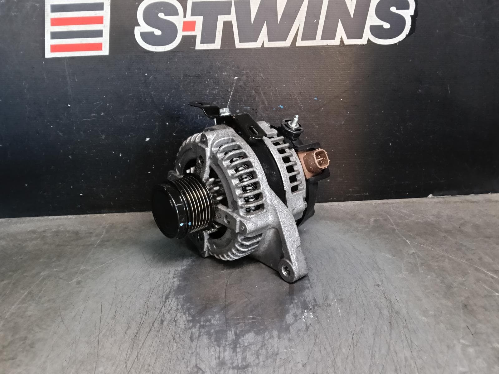 Used auto part listing image: 2014 TOYOTA CAMRY ALTERNATOR PETROL, 2.5, 2AR-FE, ASV50, 11/11-05/15 0000414138