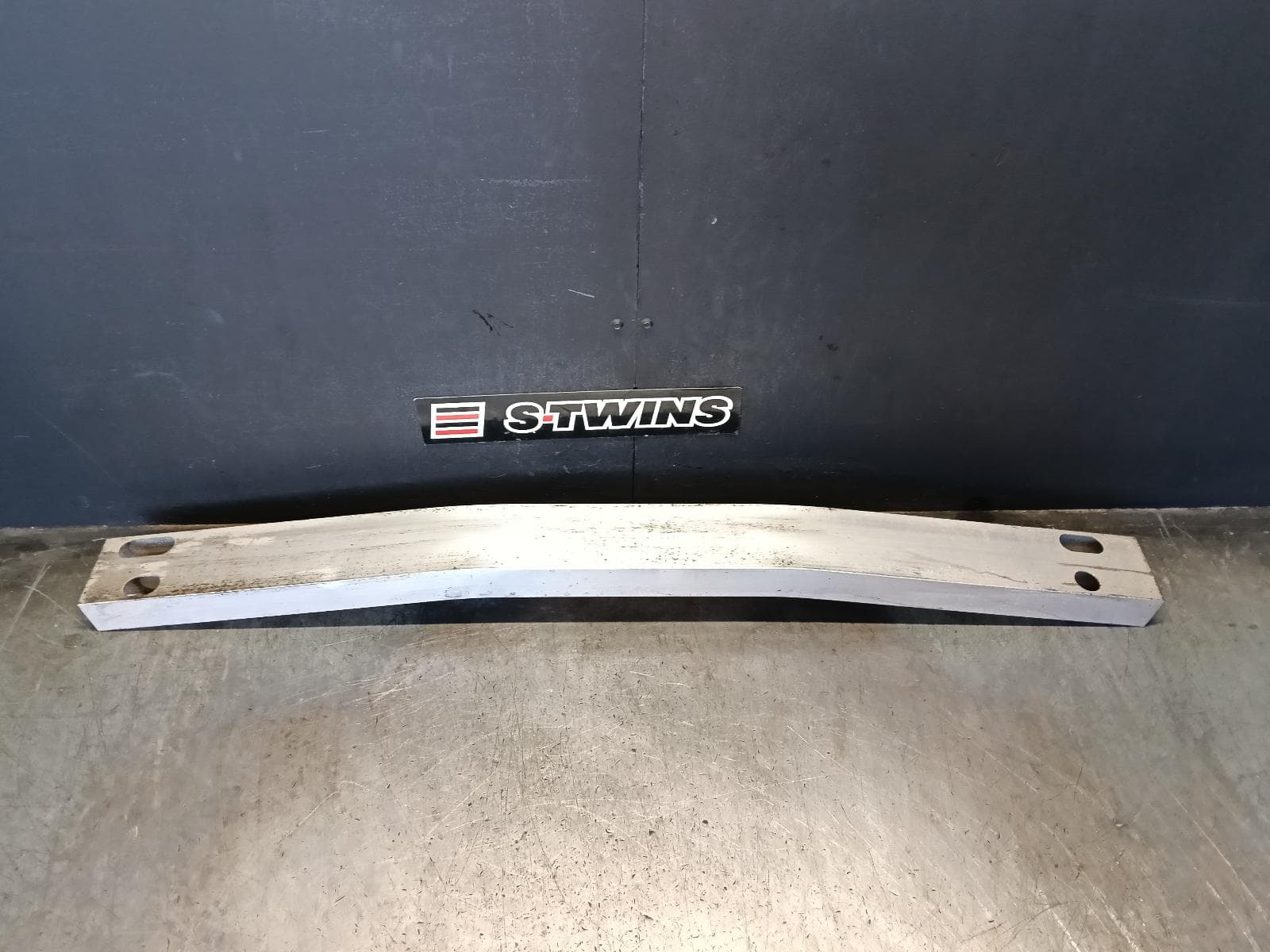 Used auto part listing image: 2014 TOYOTA CAMRY R BAR BRACKET REINFO MAIN REINFORCEMENT, ASV50/AVV50, ALLOY TYPE, SILVER, 11/11-10/17 0000414145