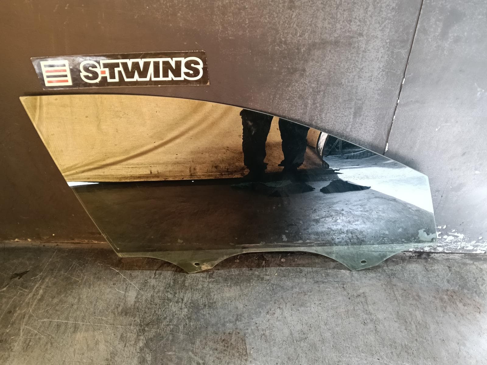 Used auto part listing image: 2016 VOLKSWAGEN GOLF RIGHT FRONT DOOR WINDOW GEN 7, 5DR HATCH/WAGON, 11/12-08/20 0000407910