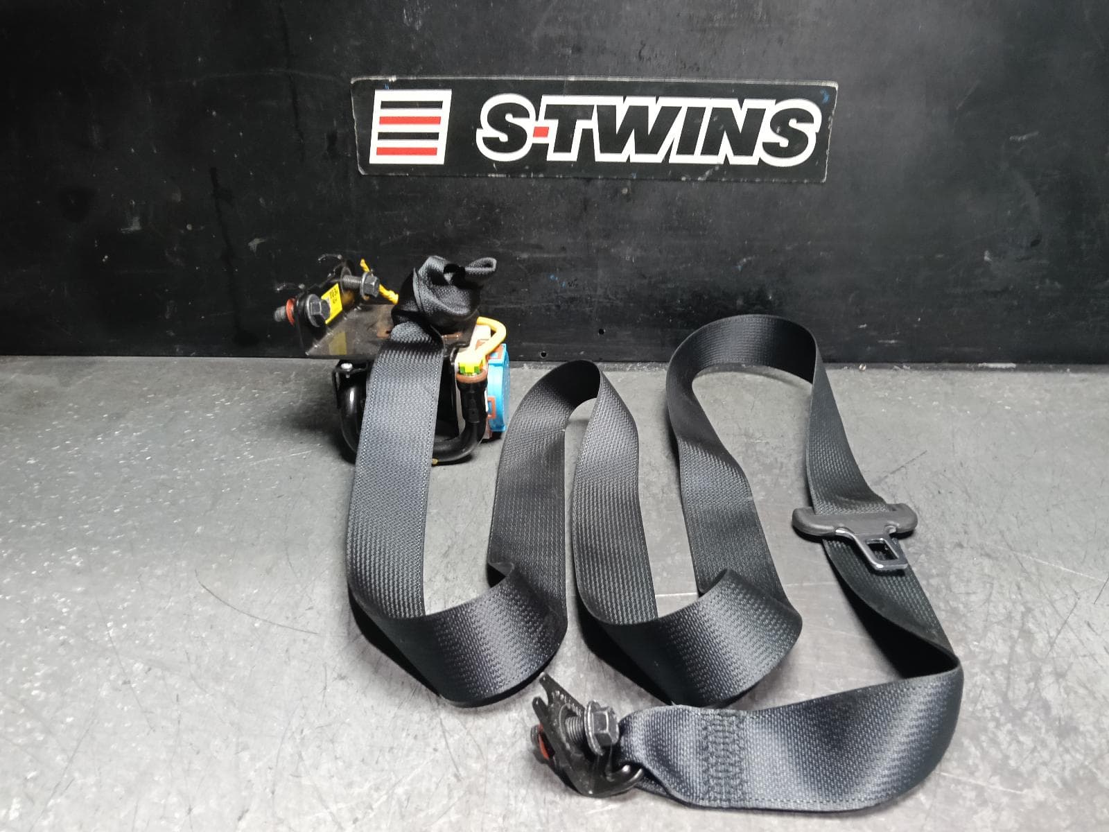Used auto part listing image: 2019 HYUNDAI KONA SEAT BELT STALK RH REAR, SEAT BELT ONLY, PRETENSIONER TYPE, OS, 09/17-07/23 0000414164