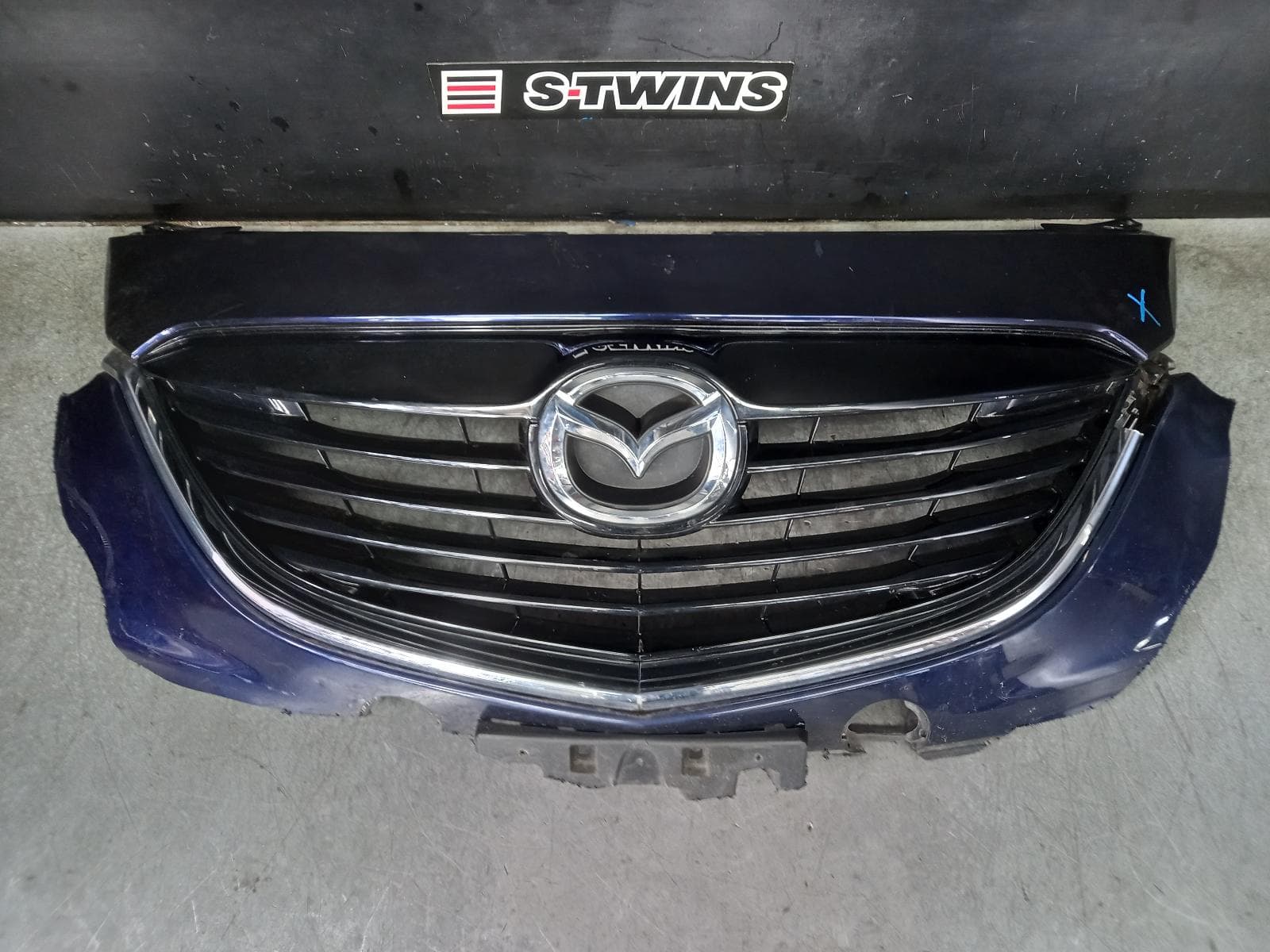 Used auto part listing image: 2013 MAZDA CX9 GRILLE RADIATOR GRILLE, TB, 10/12-12/15 0000363214