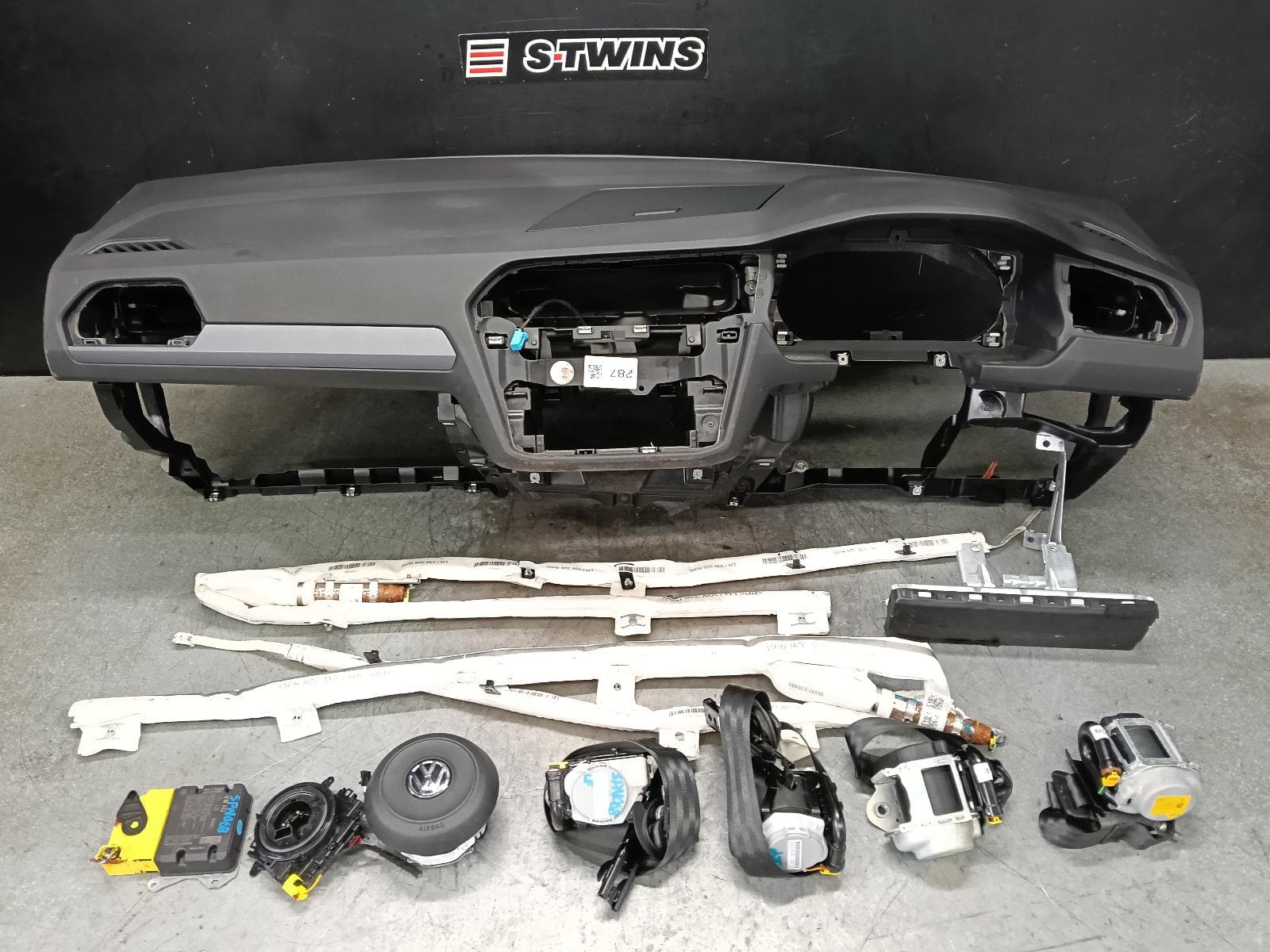 Used auto part listing image: 2018 VOLKSWAGEN TIGUAN AIRBAG ASSEMBLY DUAL AIRBAG ASSY, 5NA, NON ALLSPACE, 06/16-05/21 0000394297