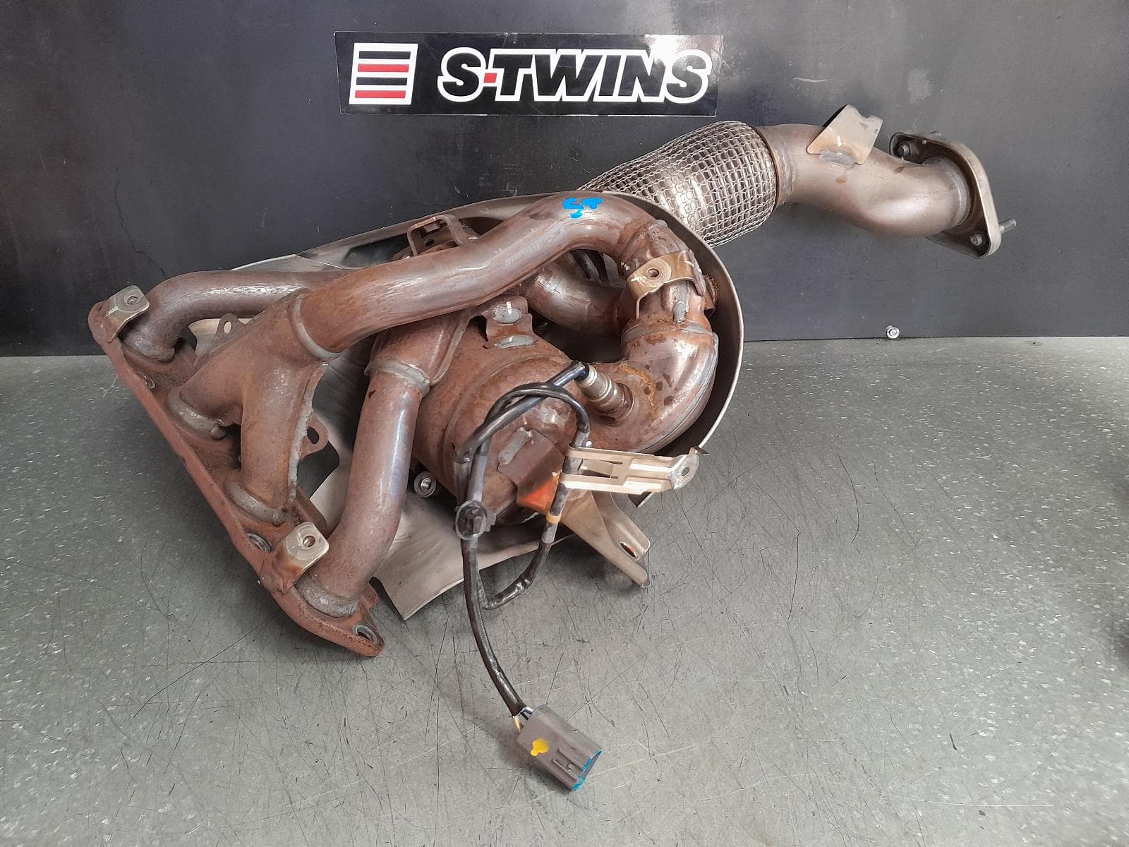 Used auto part listing image: 2021 MAZDA CX30 CATALYTIC CONVERTER DM, MANIFOLD-CAT TYPE, 2.0, PETROL, PE-VPS, 10/19- 0000358822